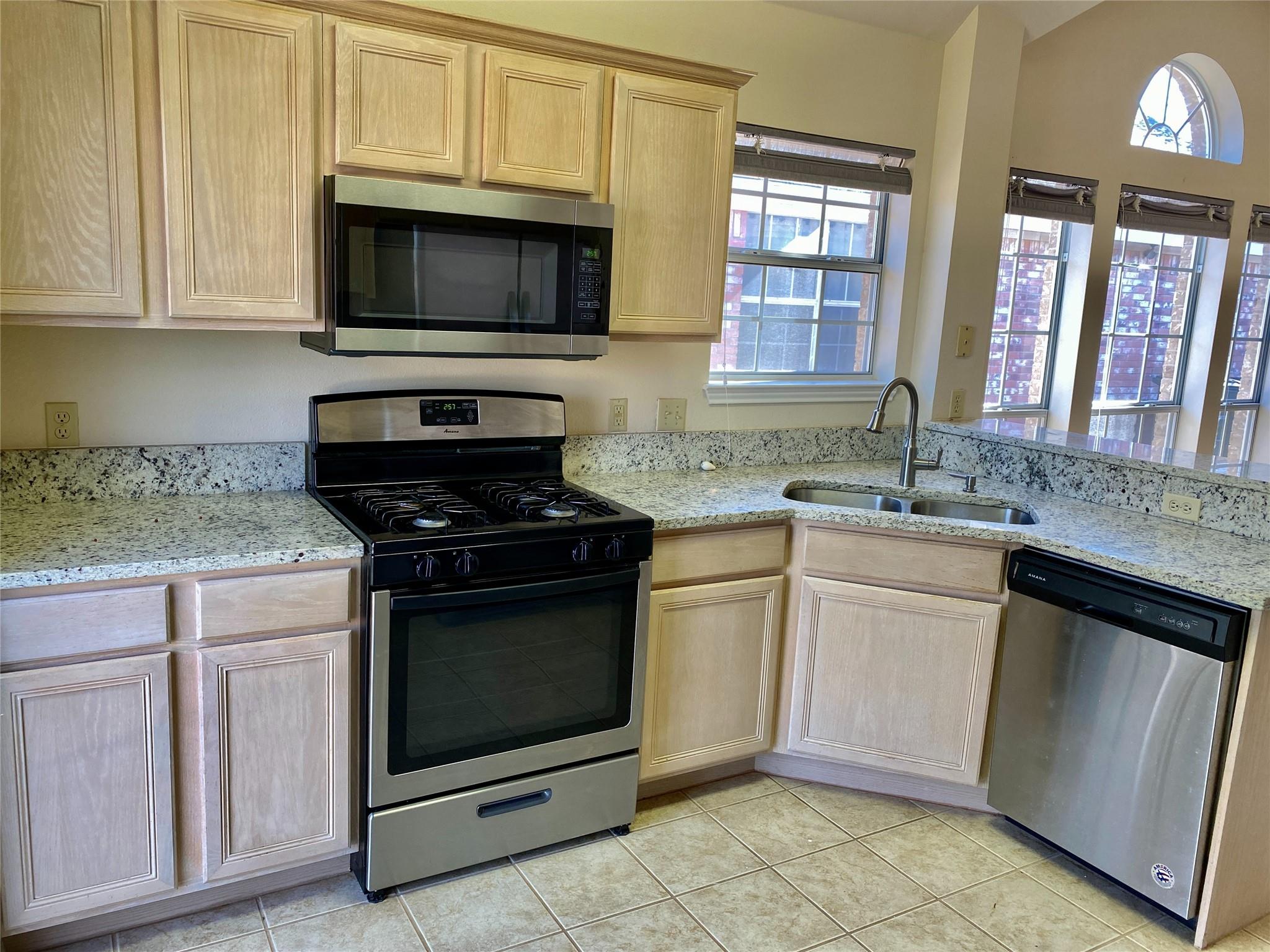 1504 Parkwood Dr, Leander, TX 78641