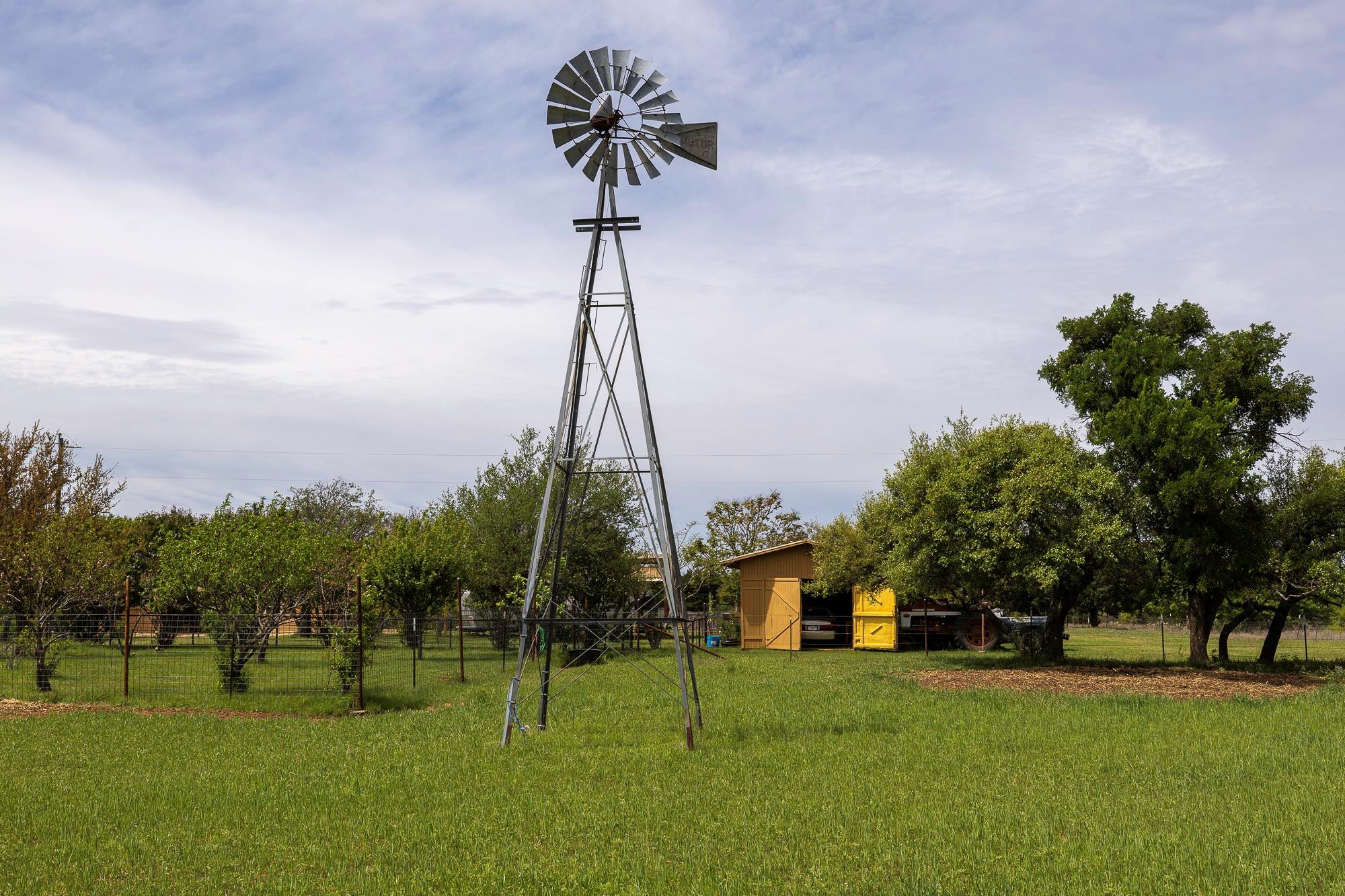 525 Jack Rabbit Cir, Zephyr, TX 76890