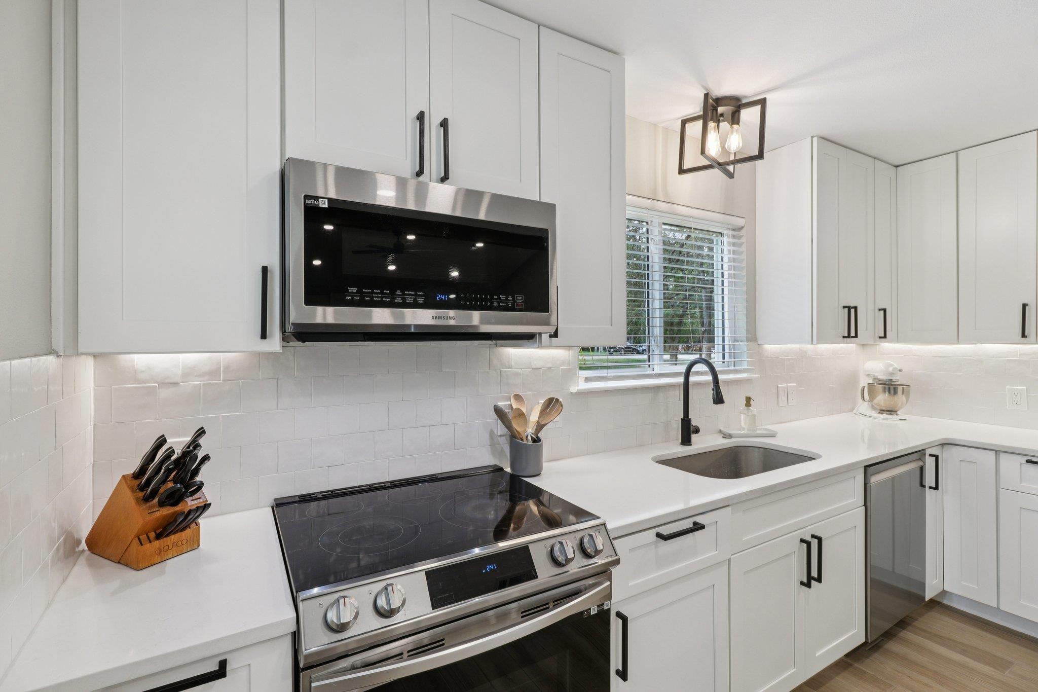 806 Serenada Dr, Georgetown, TX 78628