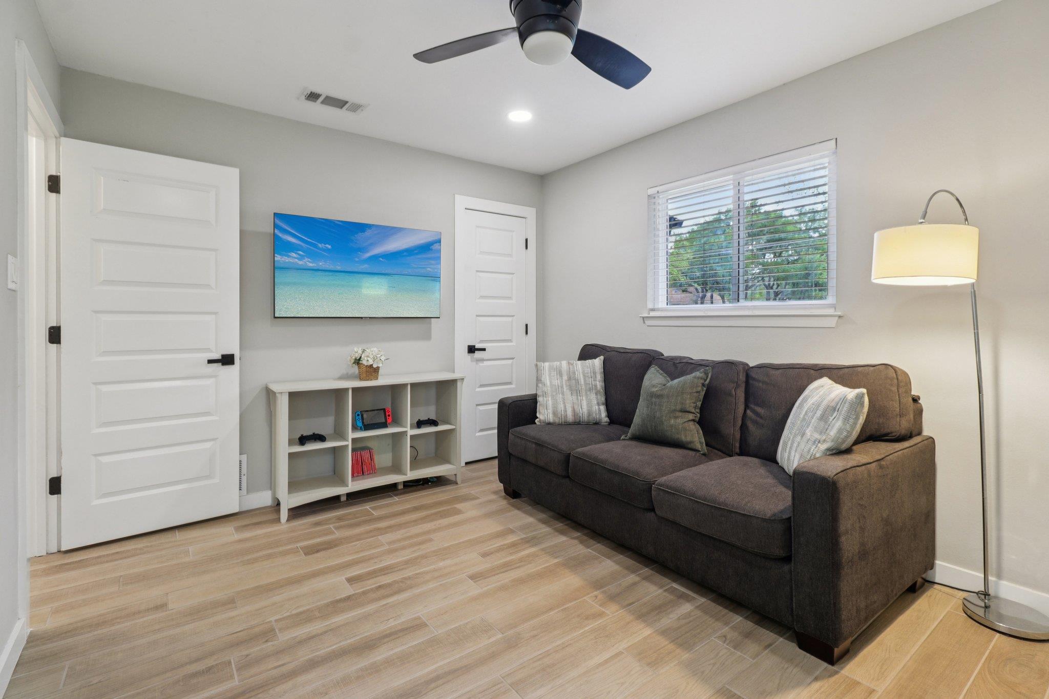 806 Serenada Dr, Georgetown, TX 78628