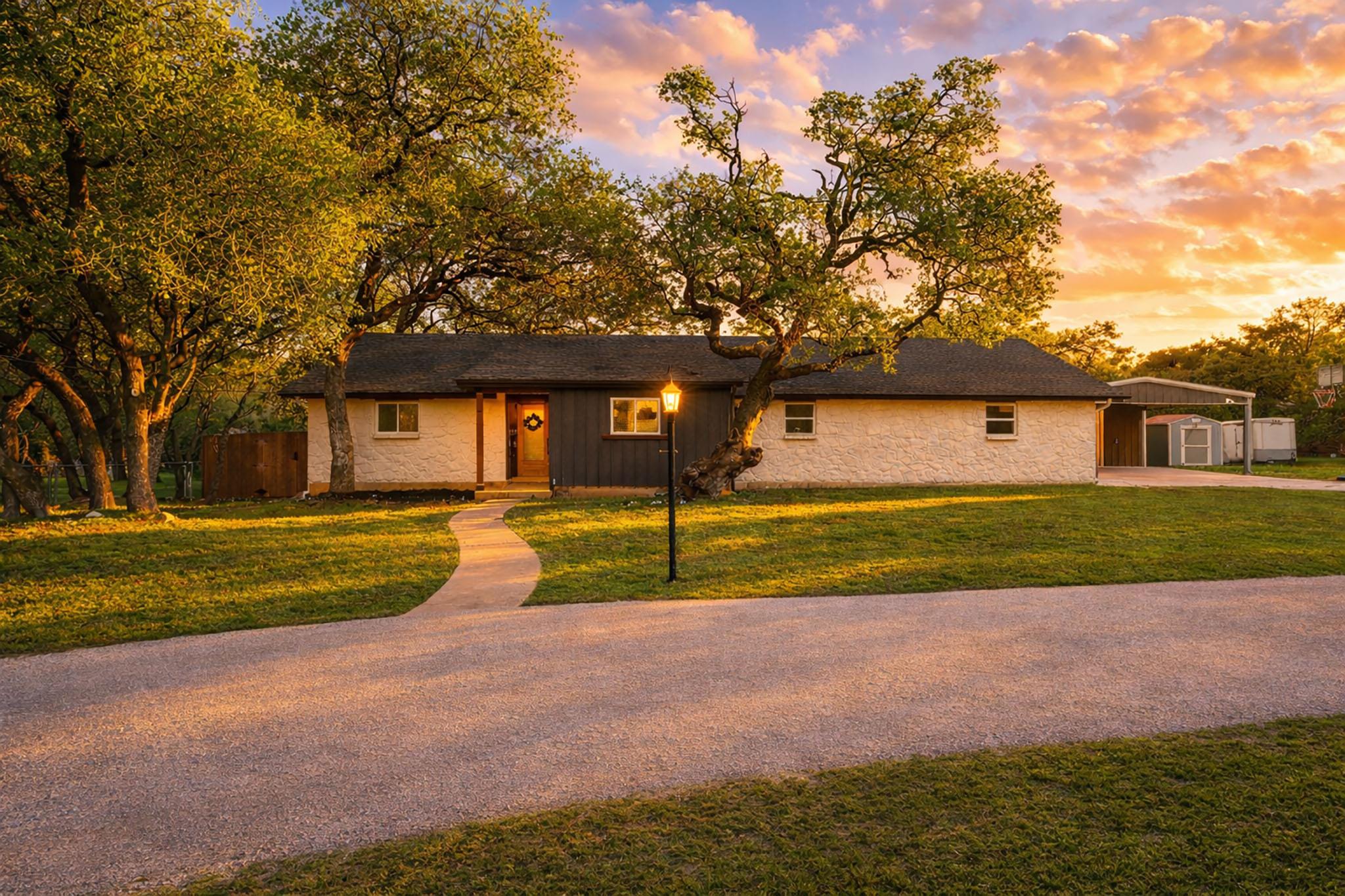 806 Serenada Dr, Georgetown, TX 78628