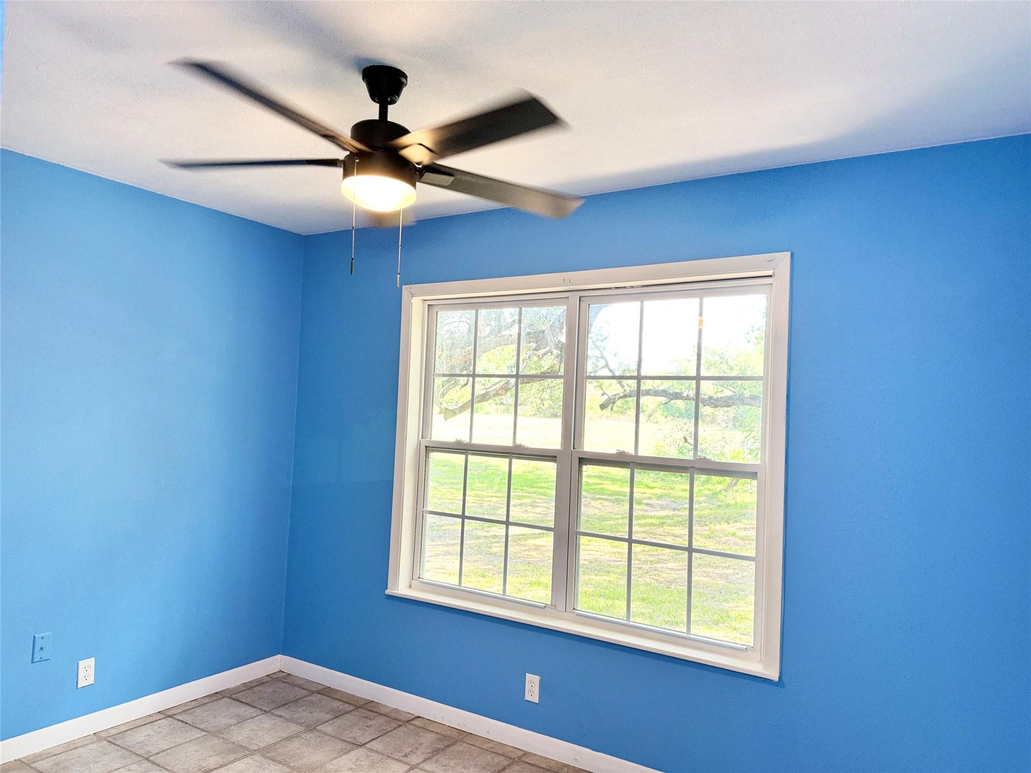 51 Hanging Oak Rd, Dale, TX 78616