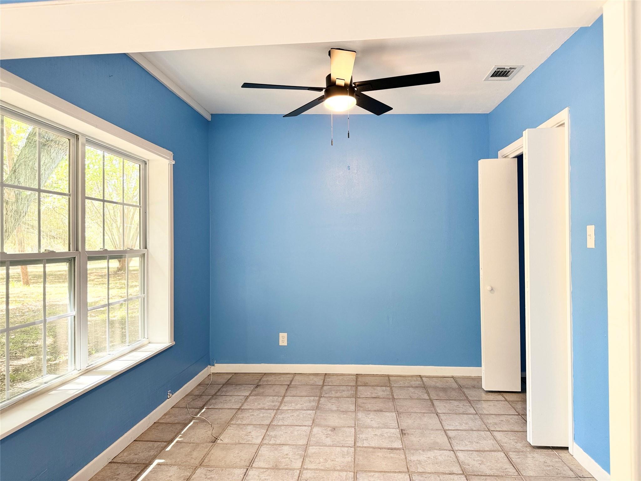 51 Hanging Oak Rd, Dale, TX 78616