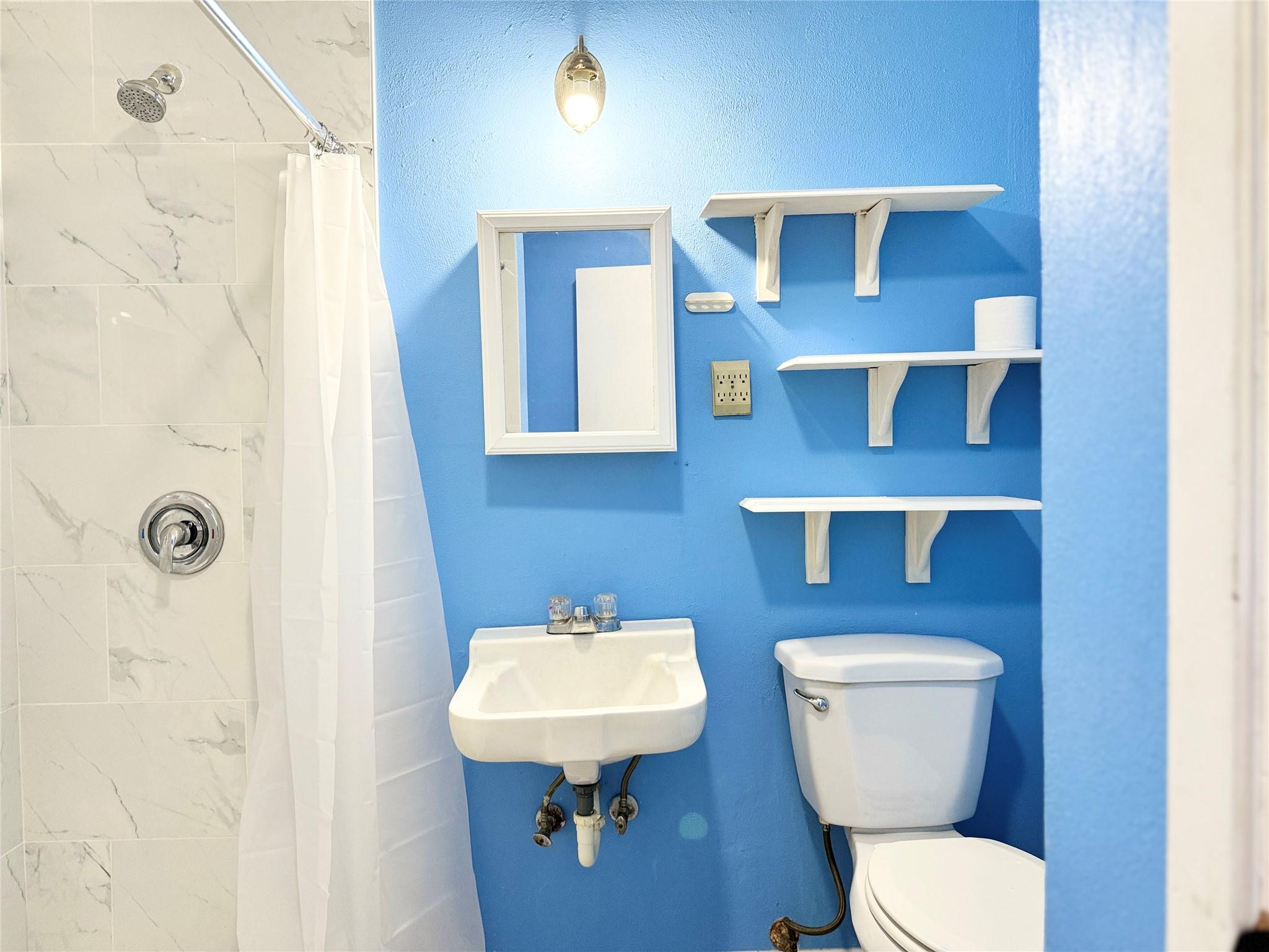 51 Hanging Oak Rd, Dale, TX 78616