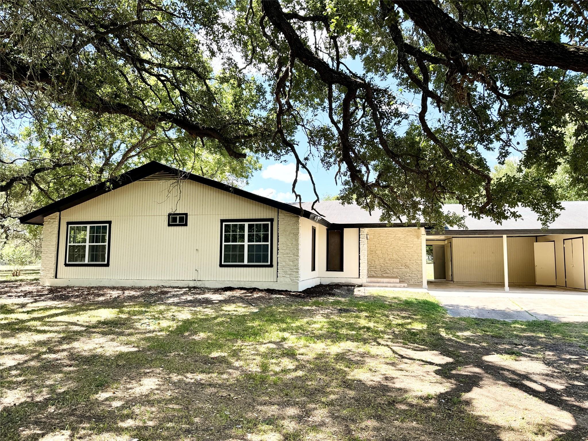 51 Hanging Oak Rd, Dale, TX 78616