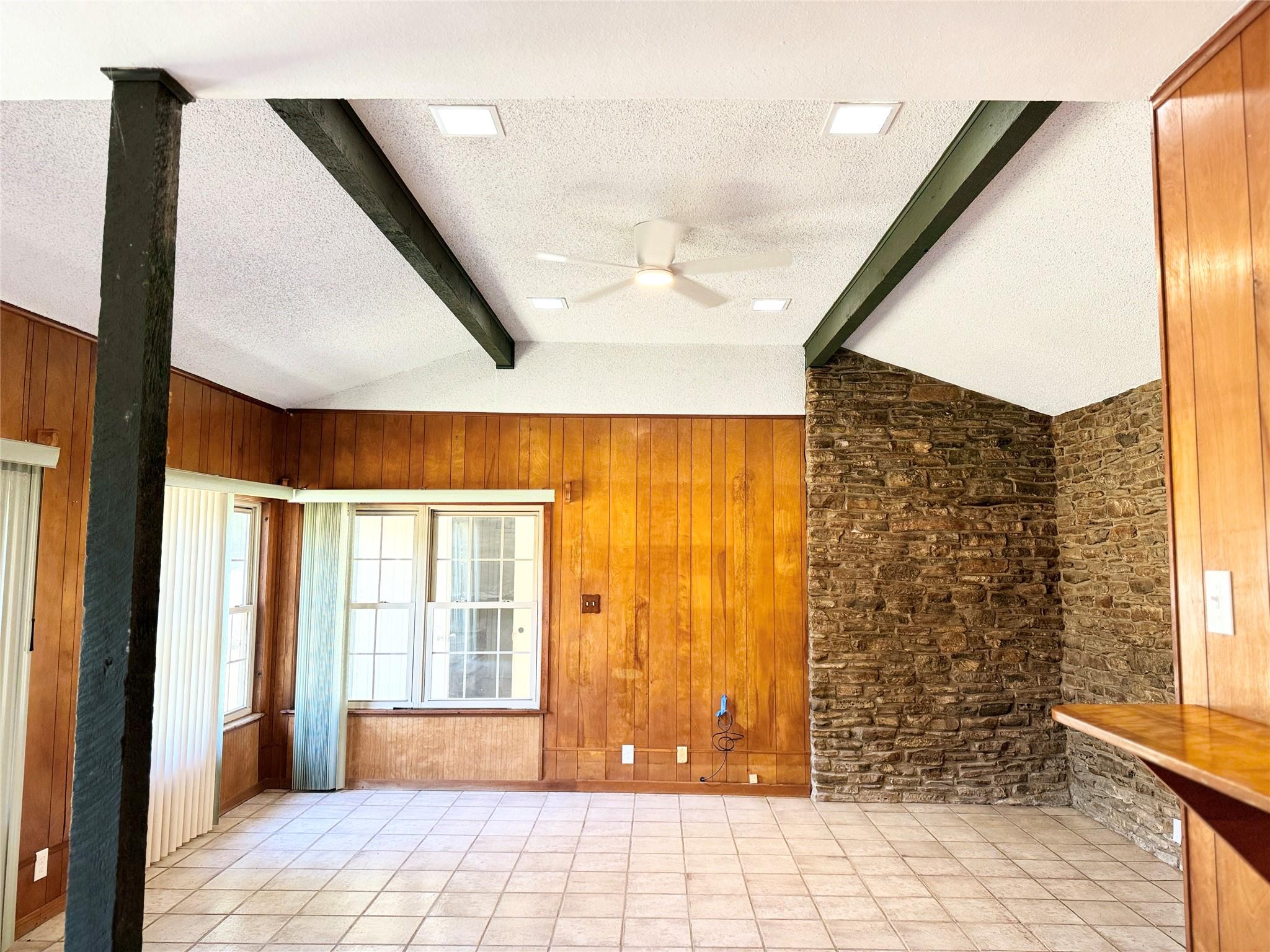 51 Hanging Oak Rd, Dale, TX 78616