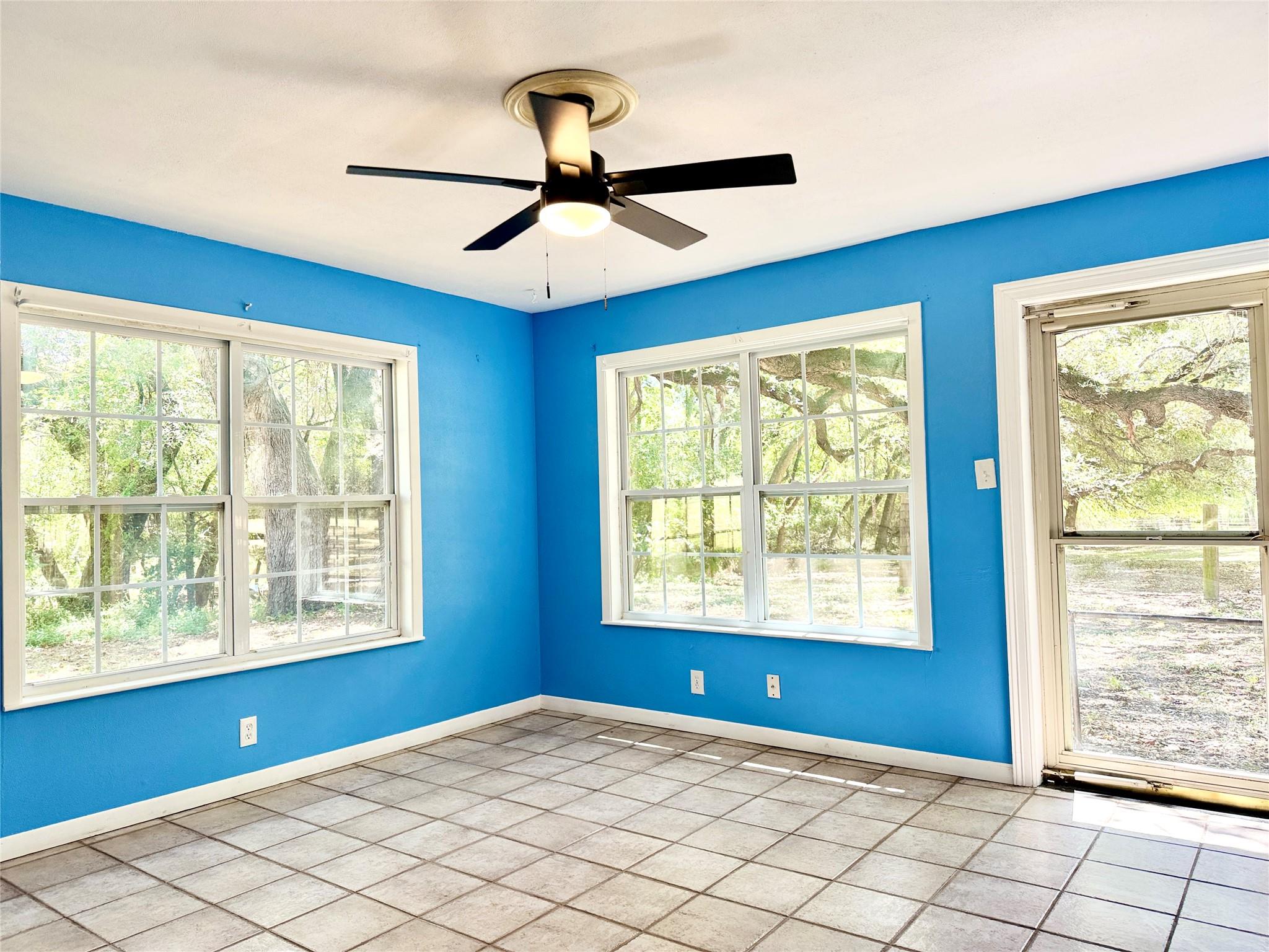 51 Hanging Oak Rd, Dale, TX 78616