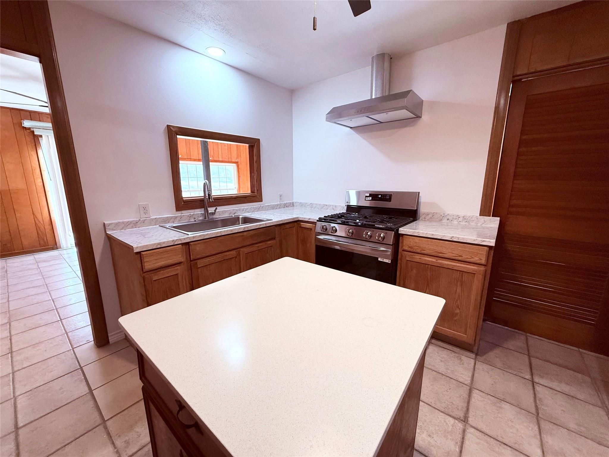 51 Hanging Oak Rd, Dale, TX 78616