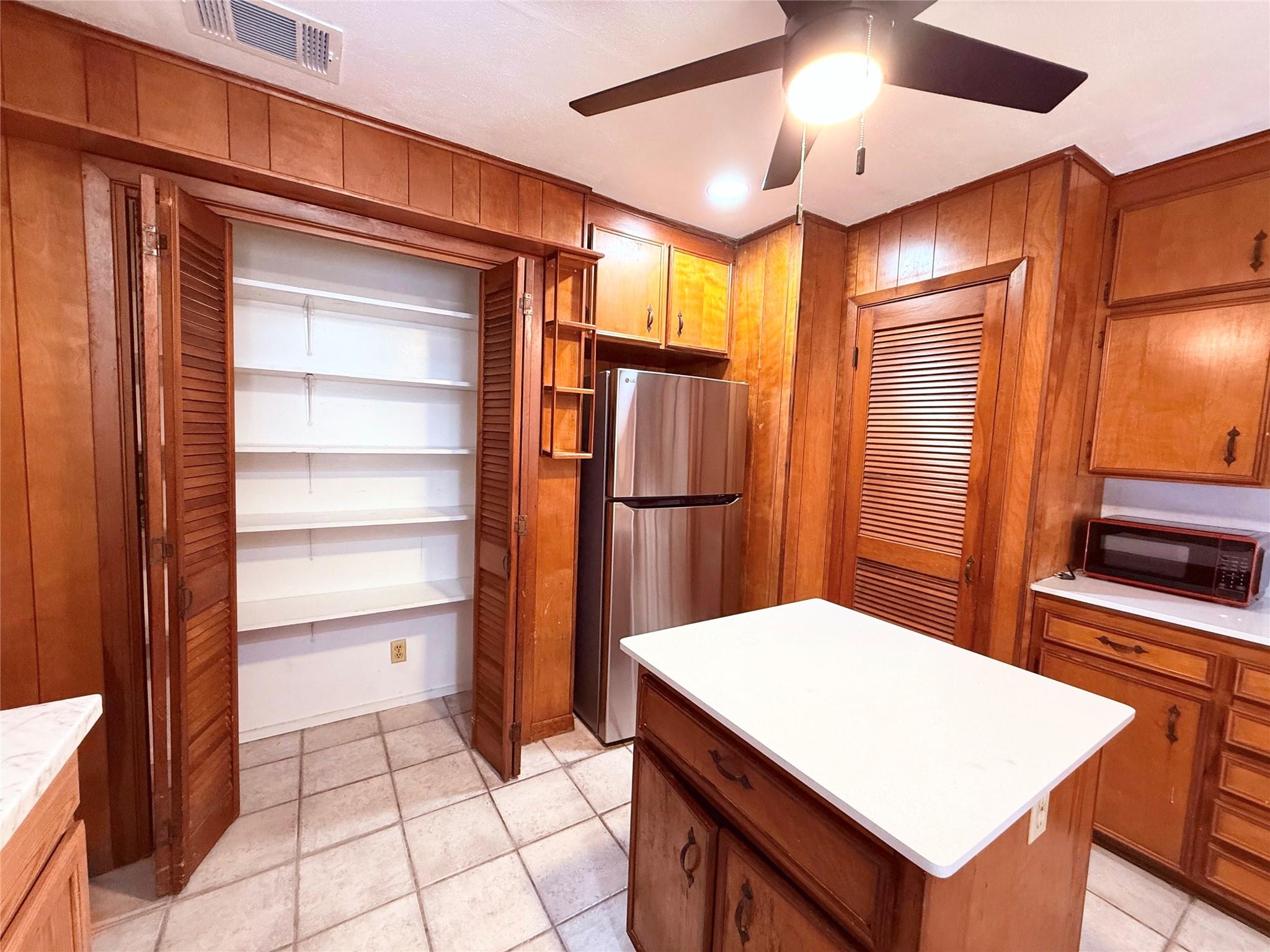 51 Hanging Oak Rd, Dale, TX 78616