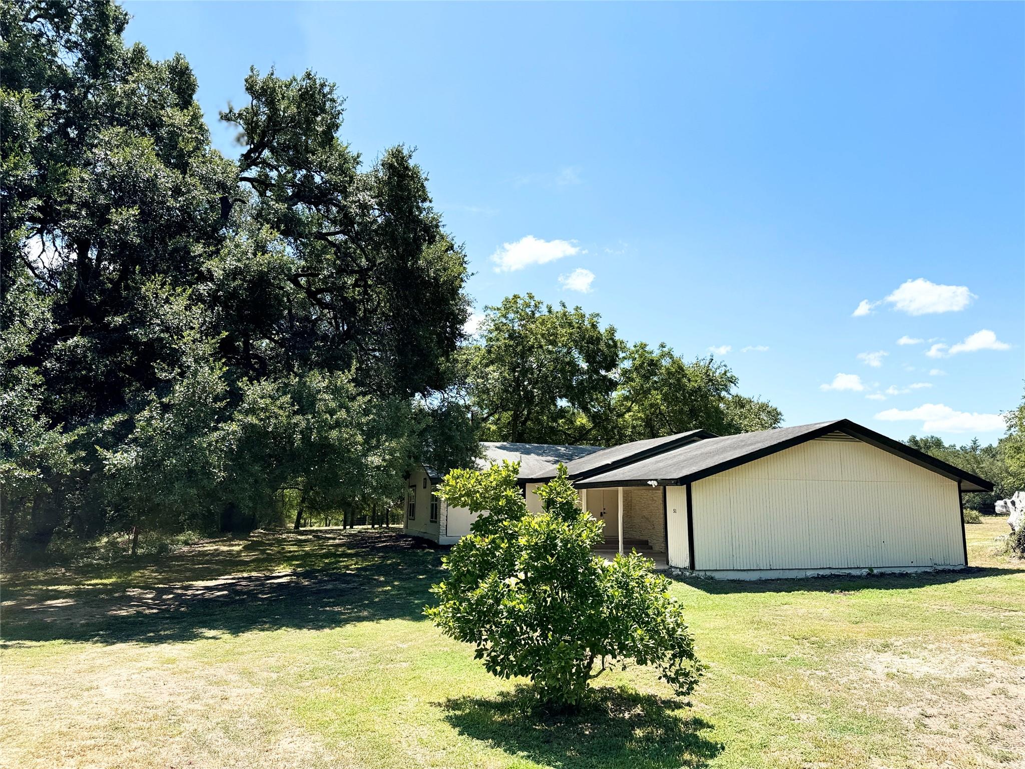51 Hanging Oak Rd, Dale, TX 78616