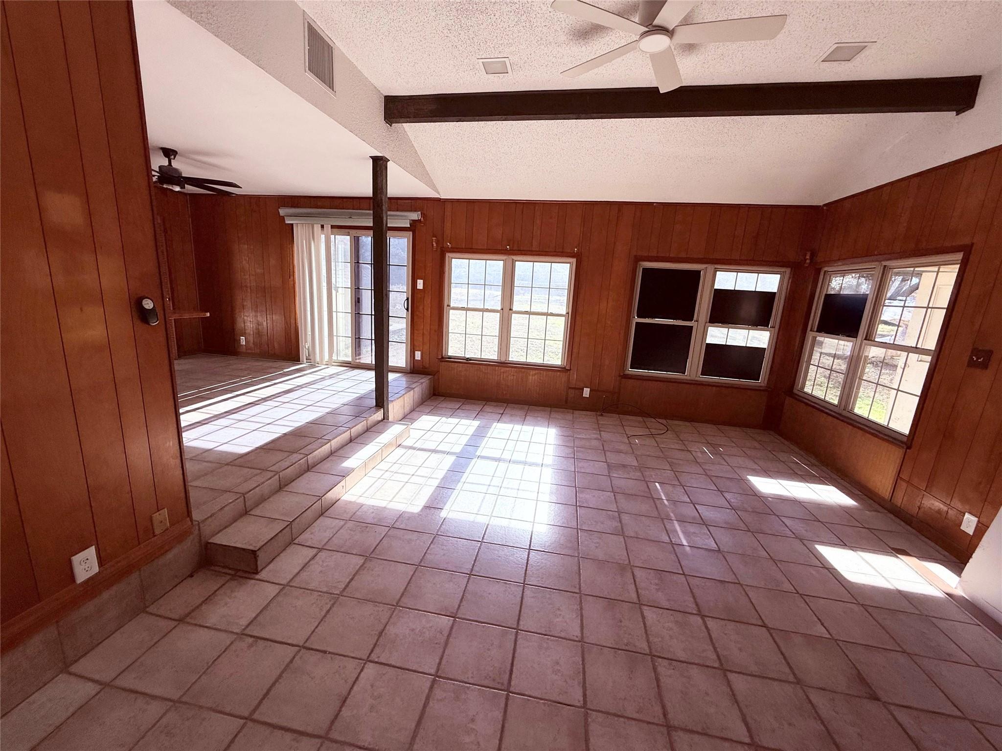 51 Hanging Oak Rd, Dale, TX 78616