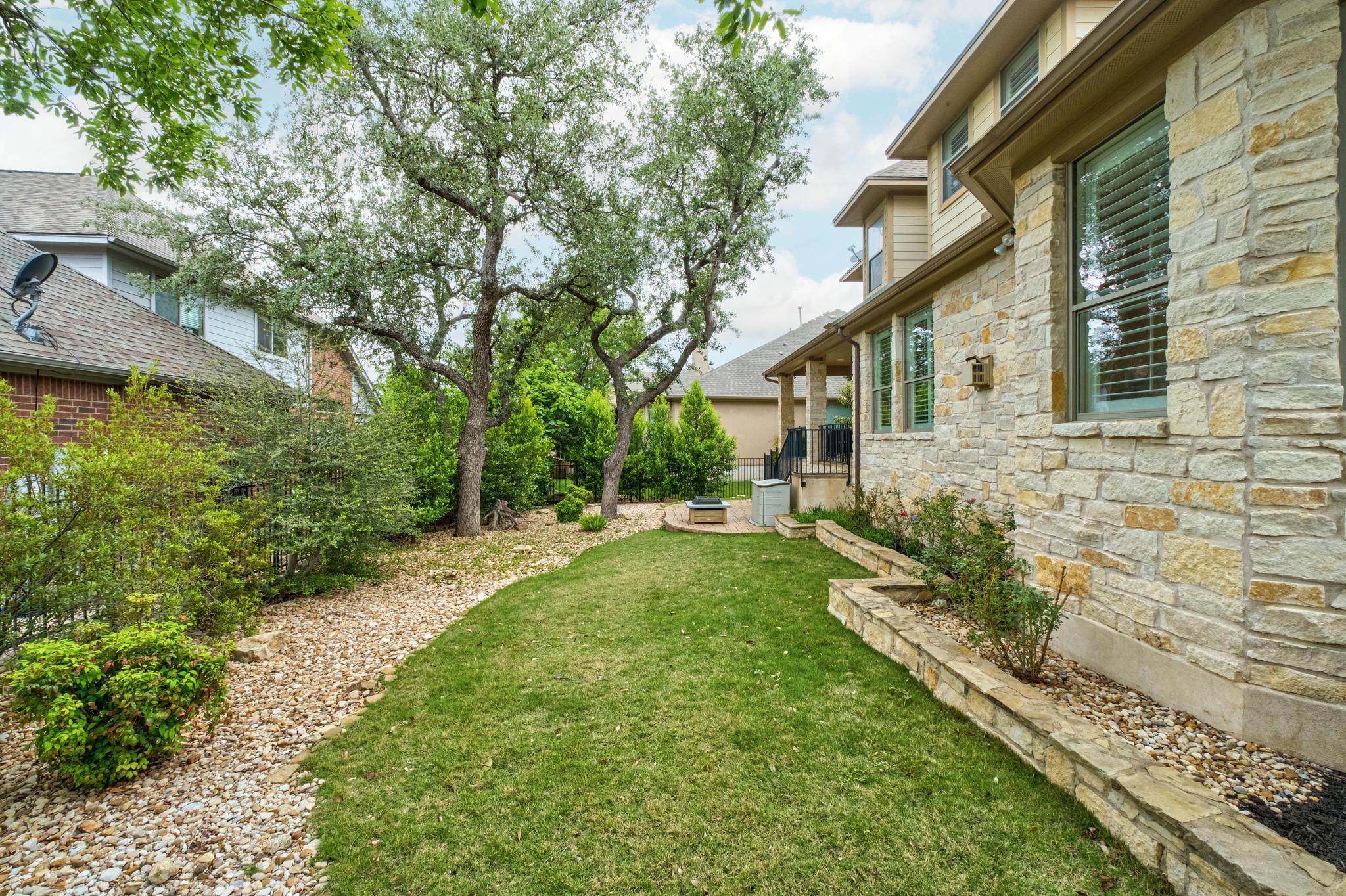 16000 Snowdonia Cv, Bee Cave, TX 78738