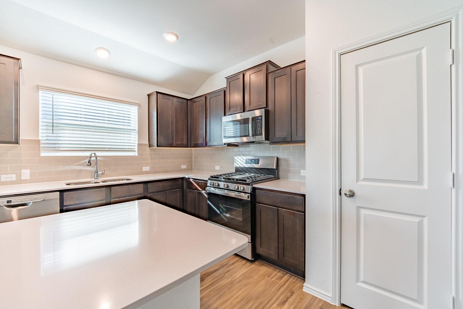 322 Arnage Dr, Hutto, TX 78634