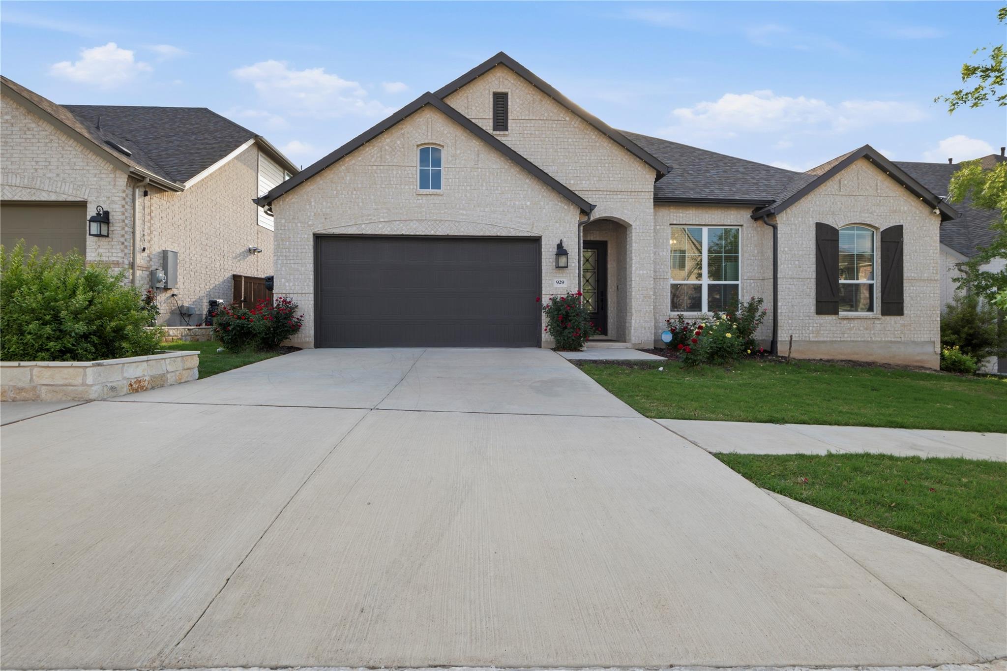 929 Mollie McBride Ln, Leander, TX 78641