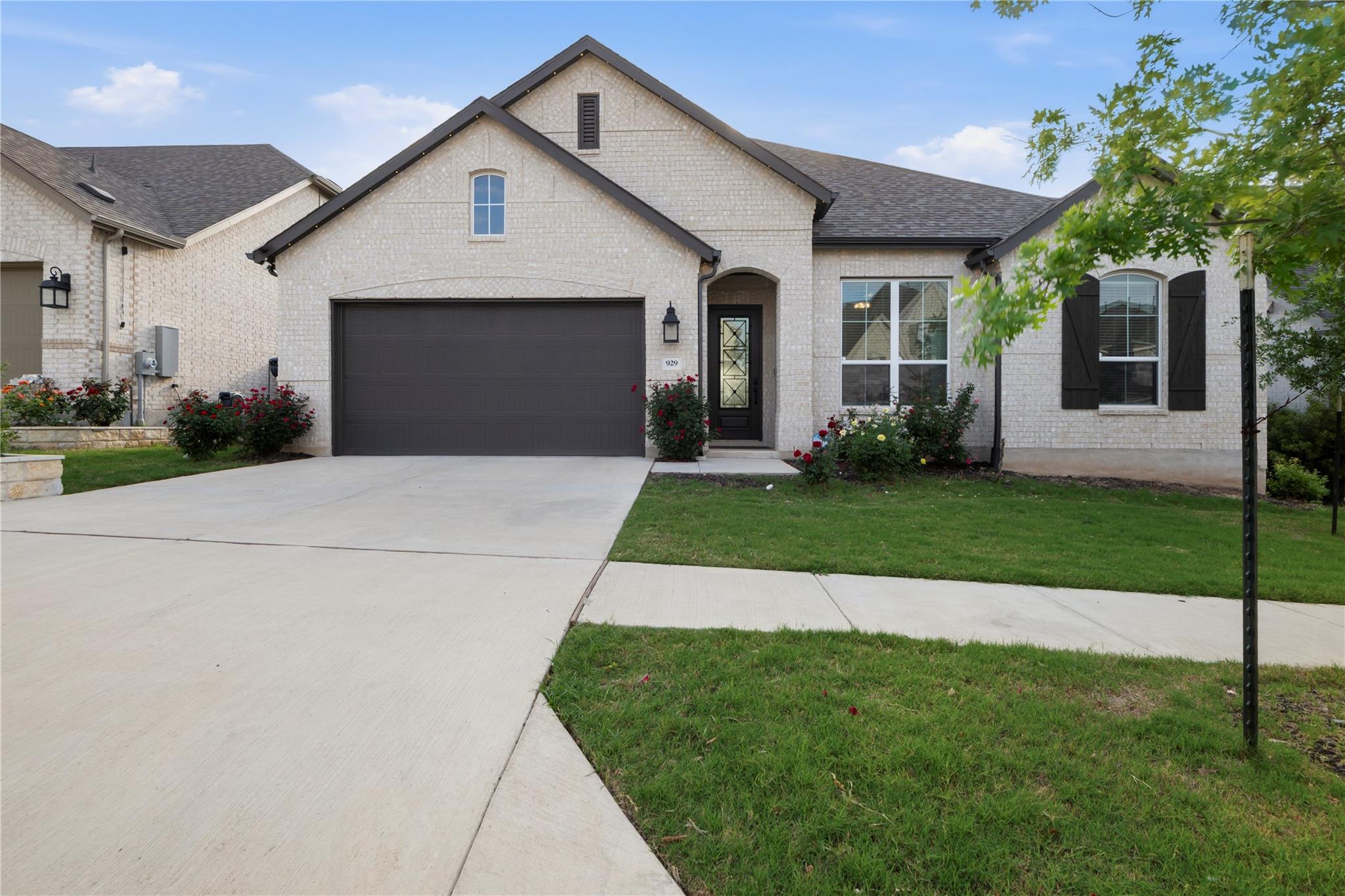 929 Mollie McBride Ln, Leander, TX 78641