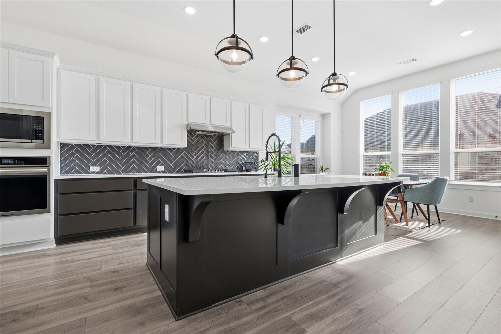 929 Mollie McBride Ln, Leander, TX 78641