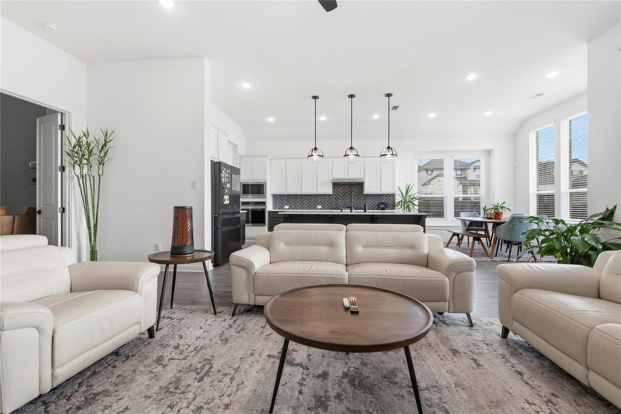 929 Mollie McBride Ln, Leander, TX 78641