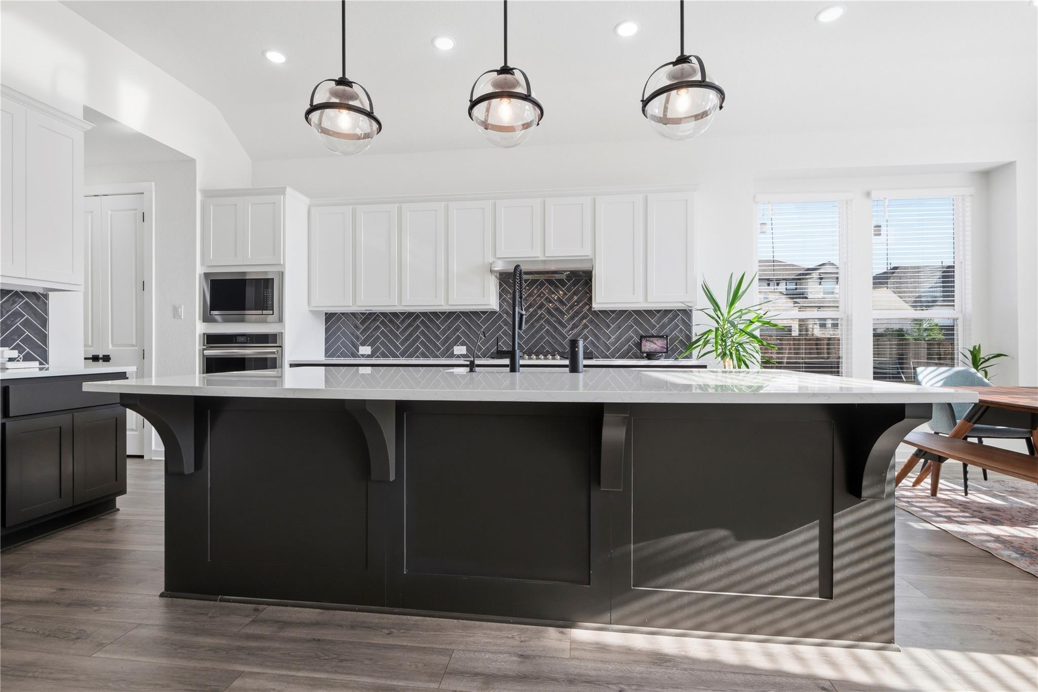 929 Mollie McBride Ln, Leander, TX 78641