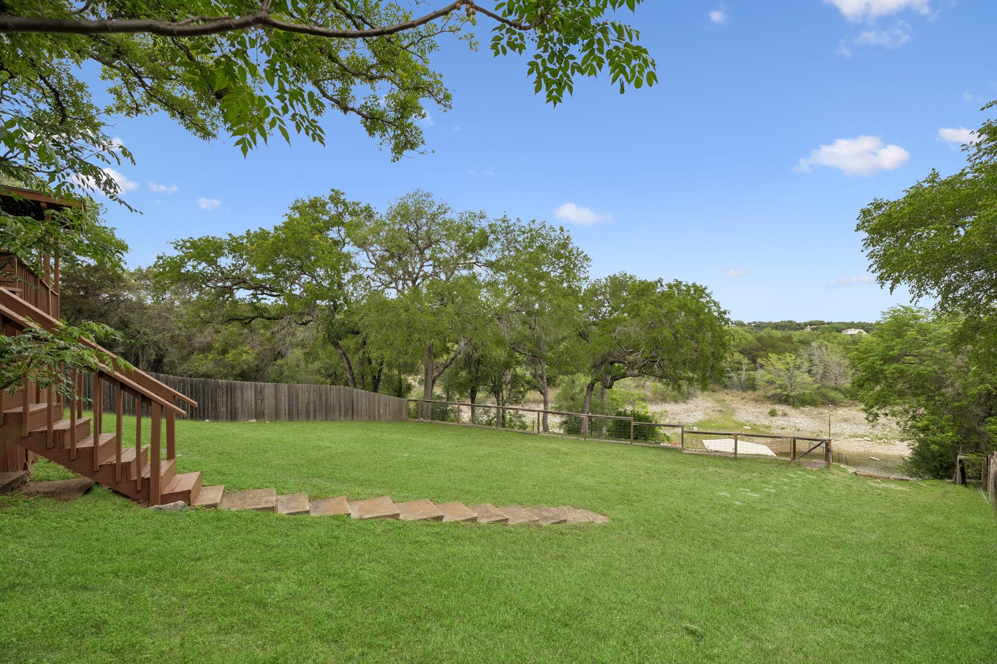 25420 Cove Dr, Spicewood, TX 78669