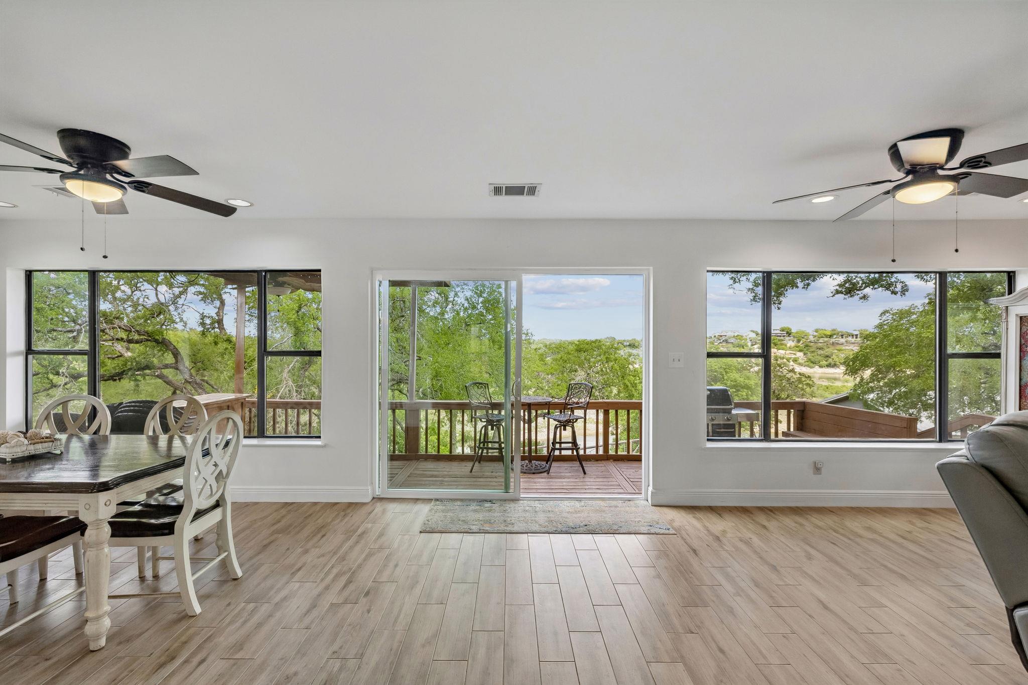 25420 Cove Dr, Spicewood, TX 78669