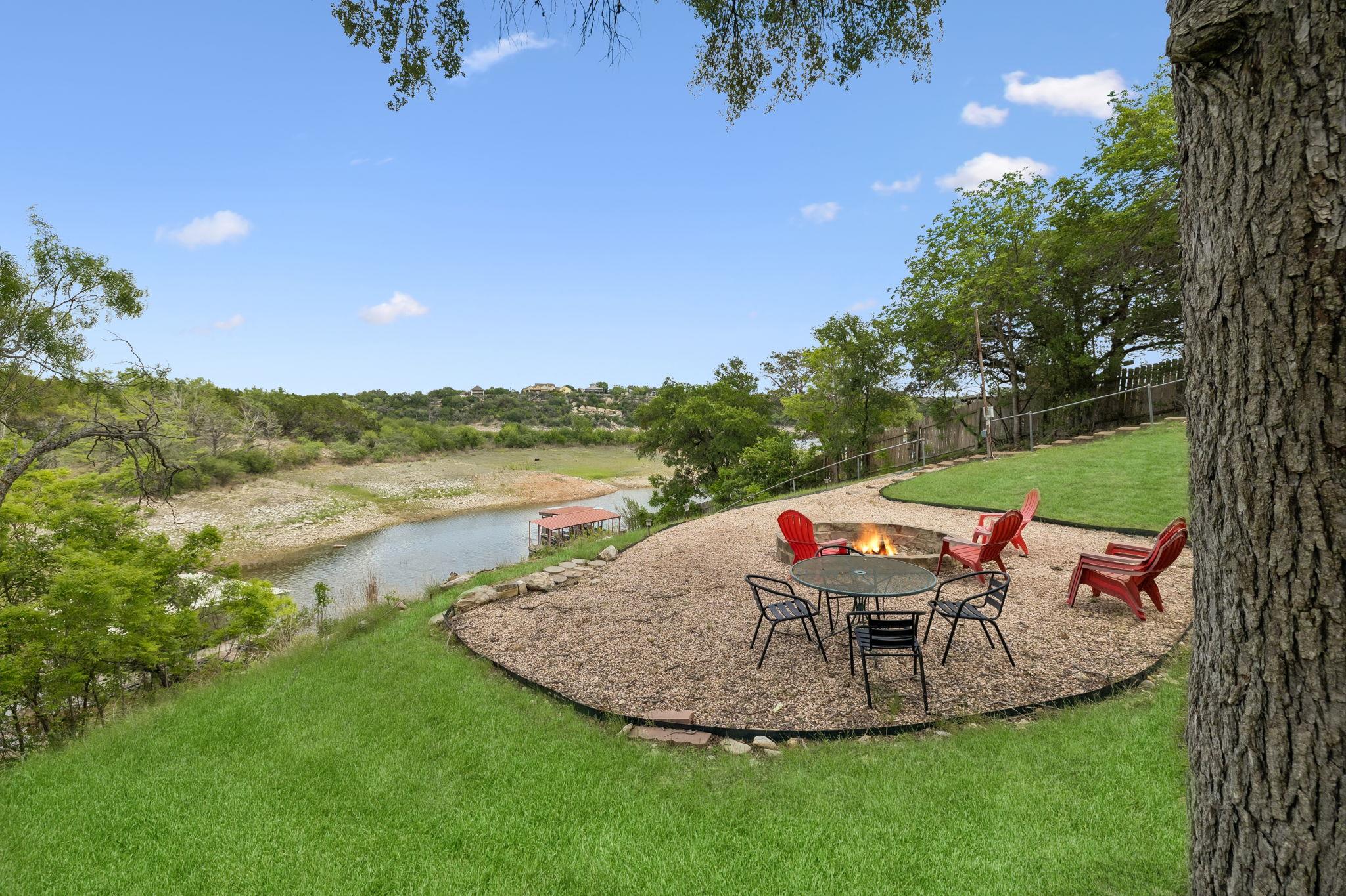 25420 Cove Dr, Spicewood, TX 78669