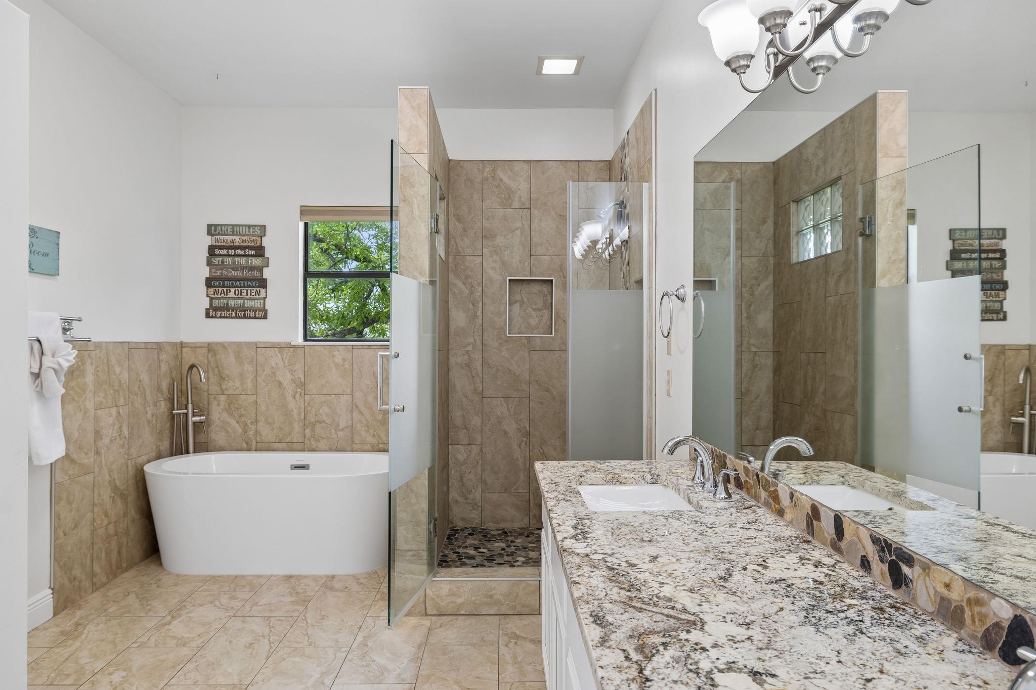 25420 Cove Dr, Spicewood, TX 78669