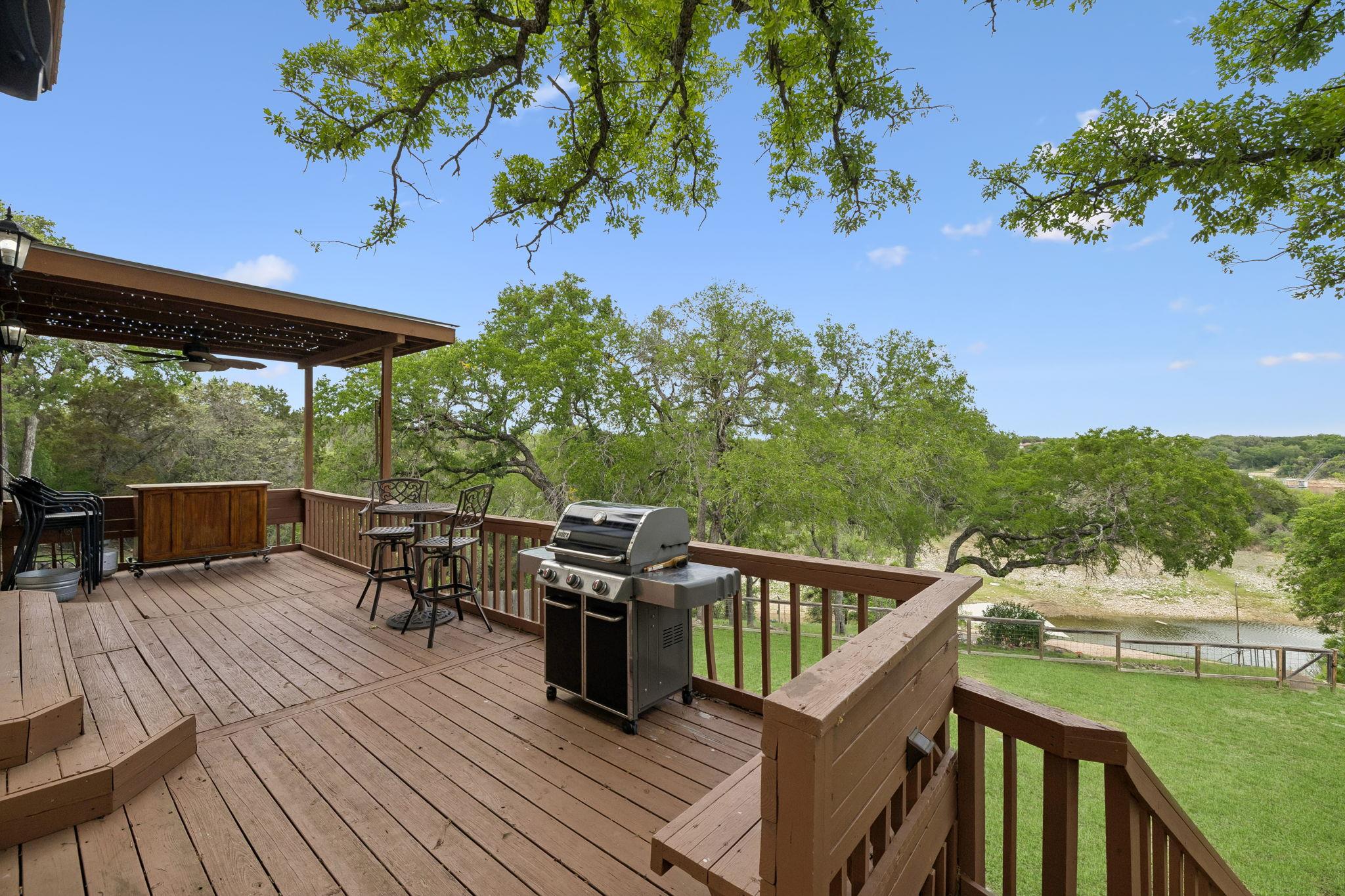 25420 Cove Dr, Spicewood, TX 78669