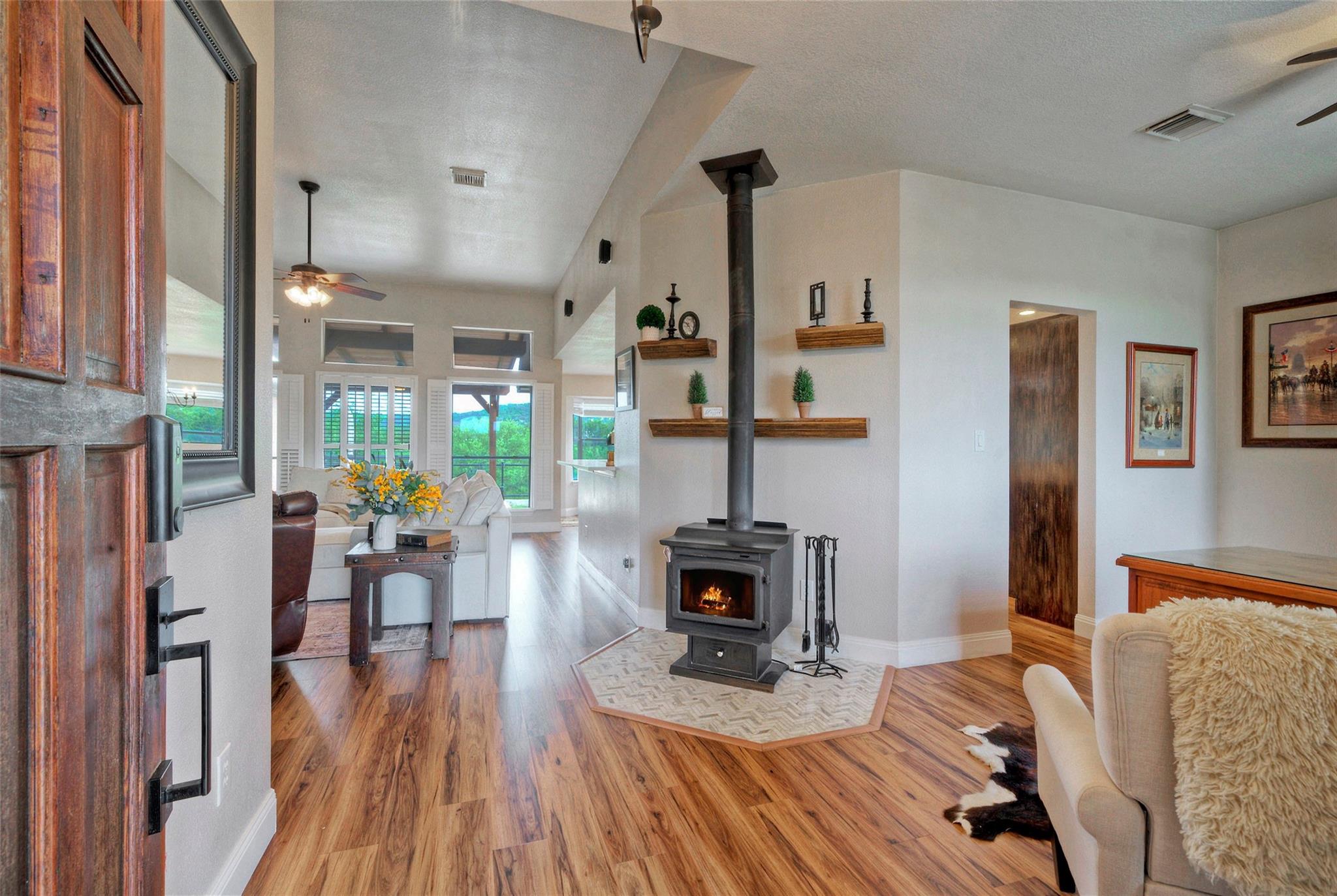 511 Chaneys Xing, Bertram, TX 78605