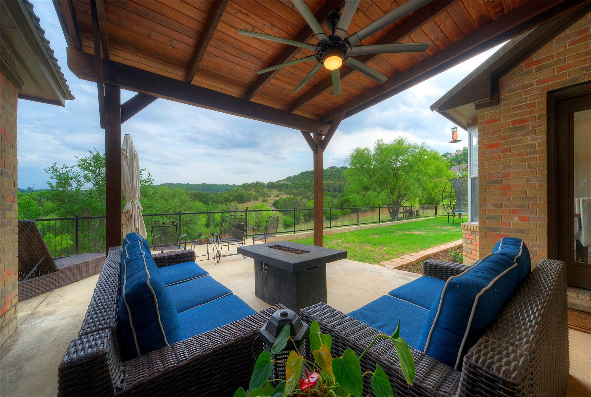 511 Chaneys Xing, Bertram, TX 78605