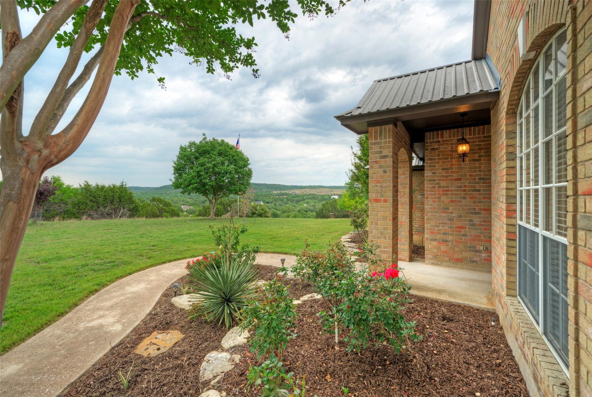 511 Chaneys Xing, Bertram, TX 78605