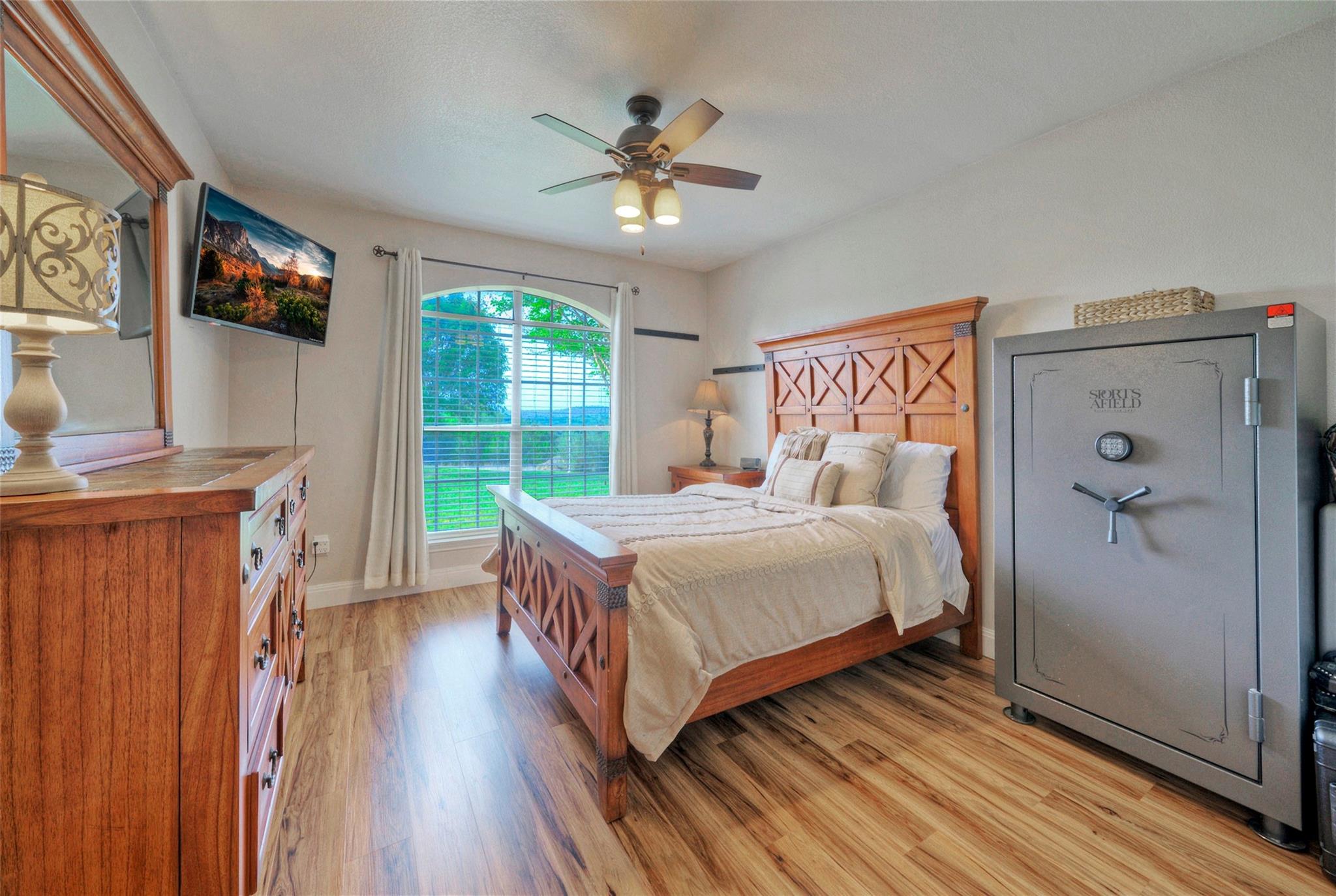 511 Chaneys Xing, Bertram, TX 78605