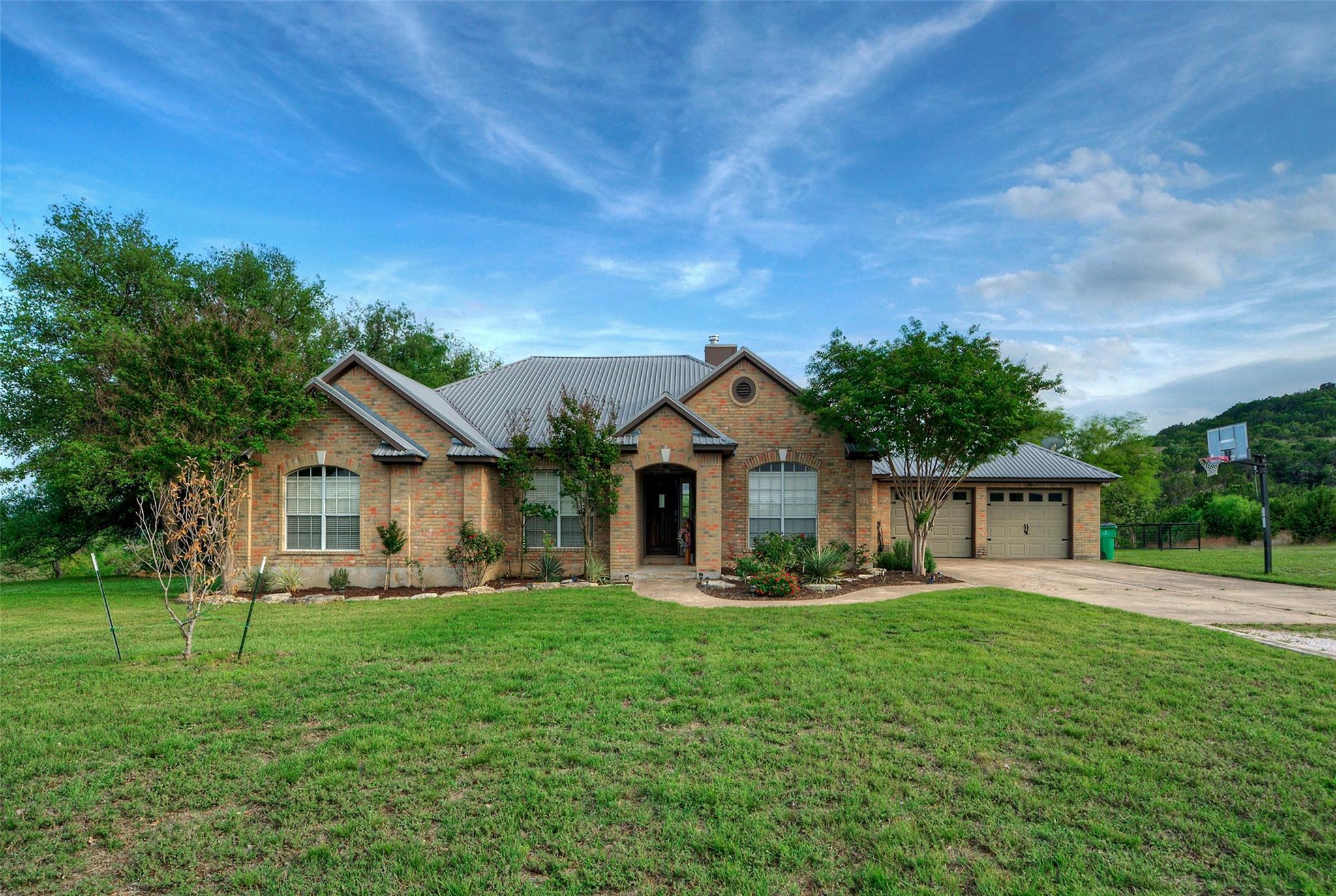 511 Chaneys Xing, Bertram, TX 78605