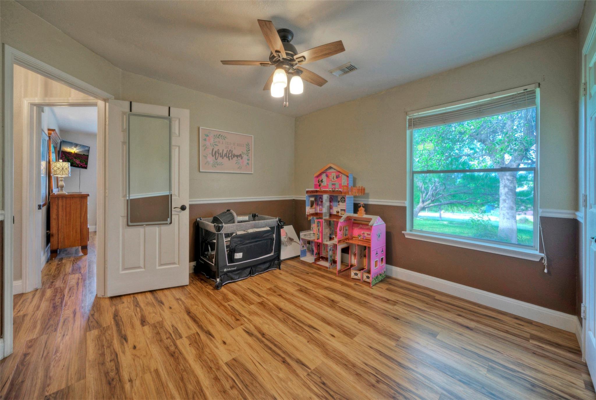 511 Chaneys Xing, Bertram, TX 78605