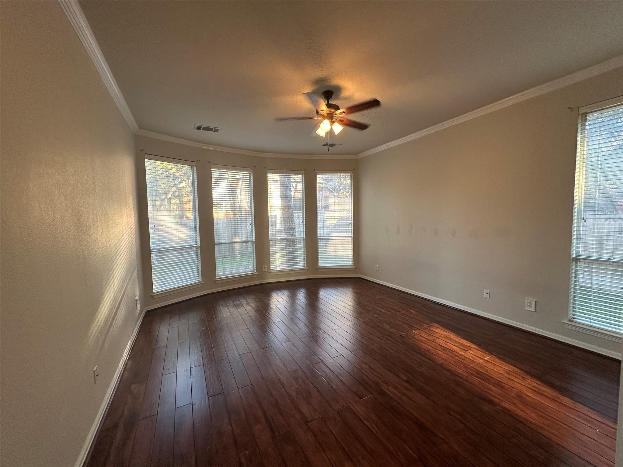 2745 Lake Forest Dr, Round Rock, TX 78665