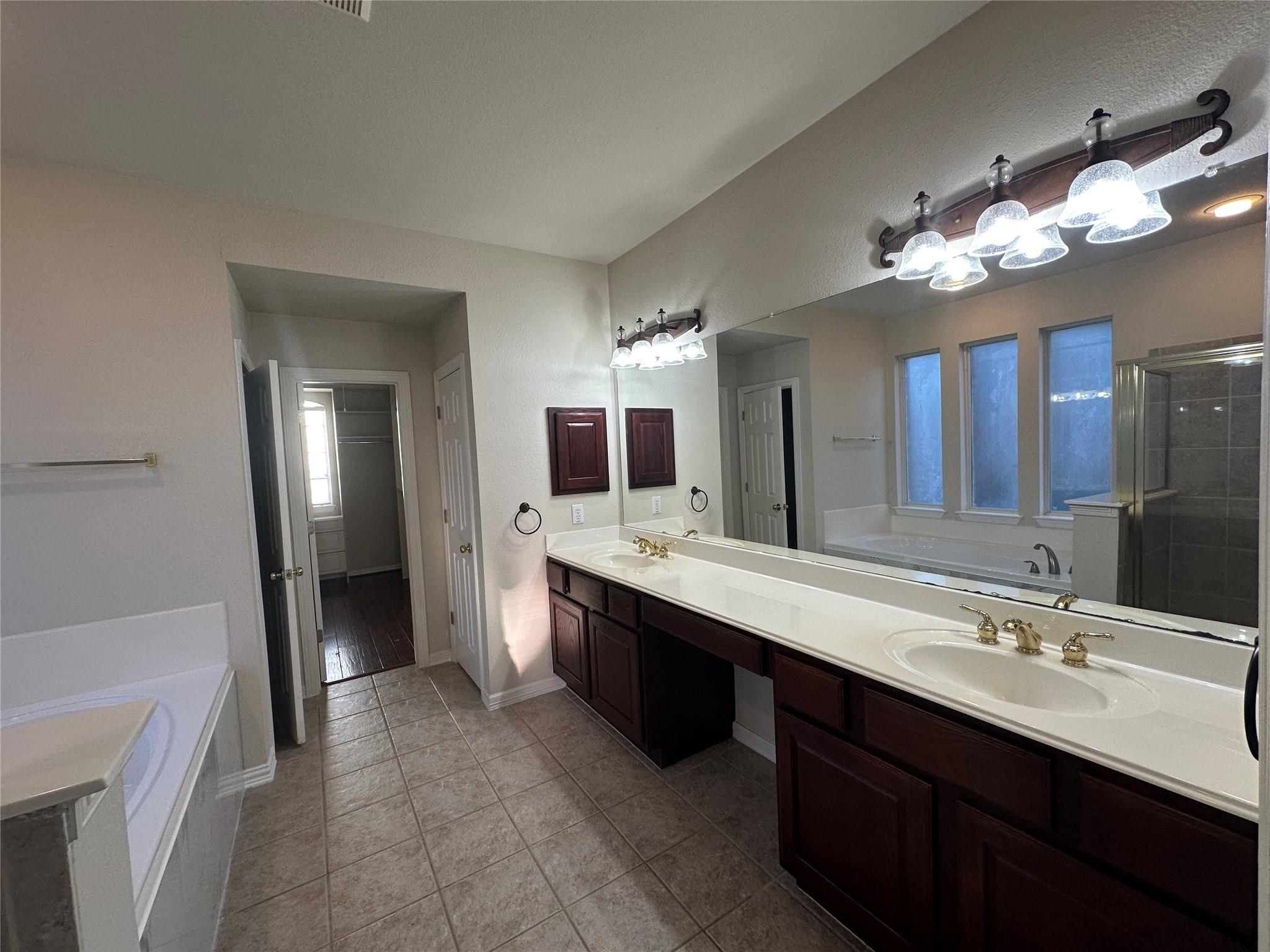 2745 Lake Forest Dr, Round Rock, TX 78665