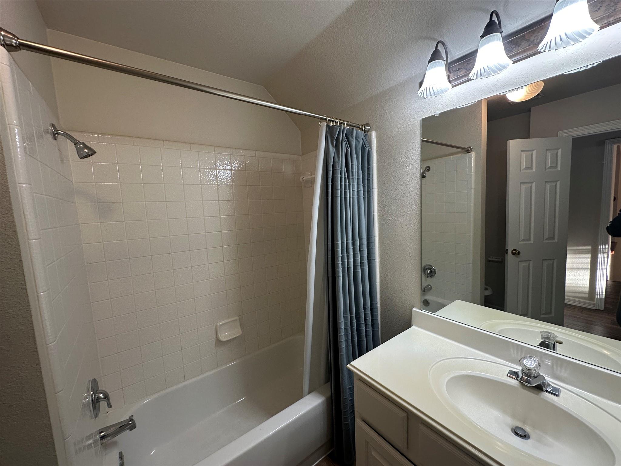 2745 Lake Forest Dr, Round Rock, TX 78665