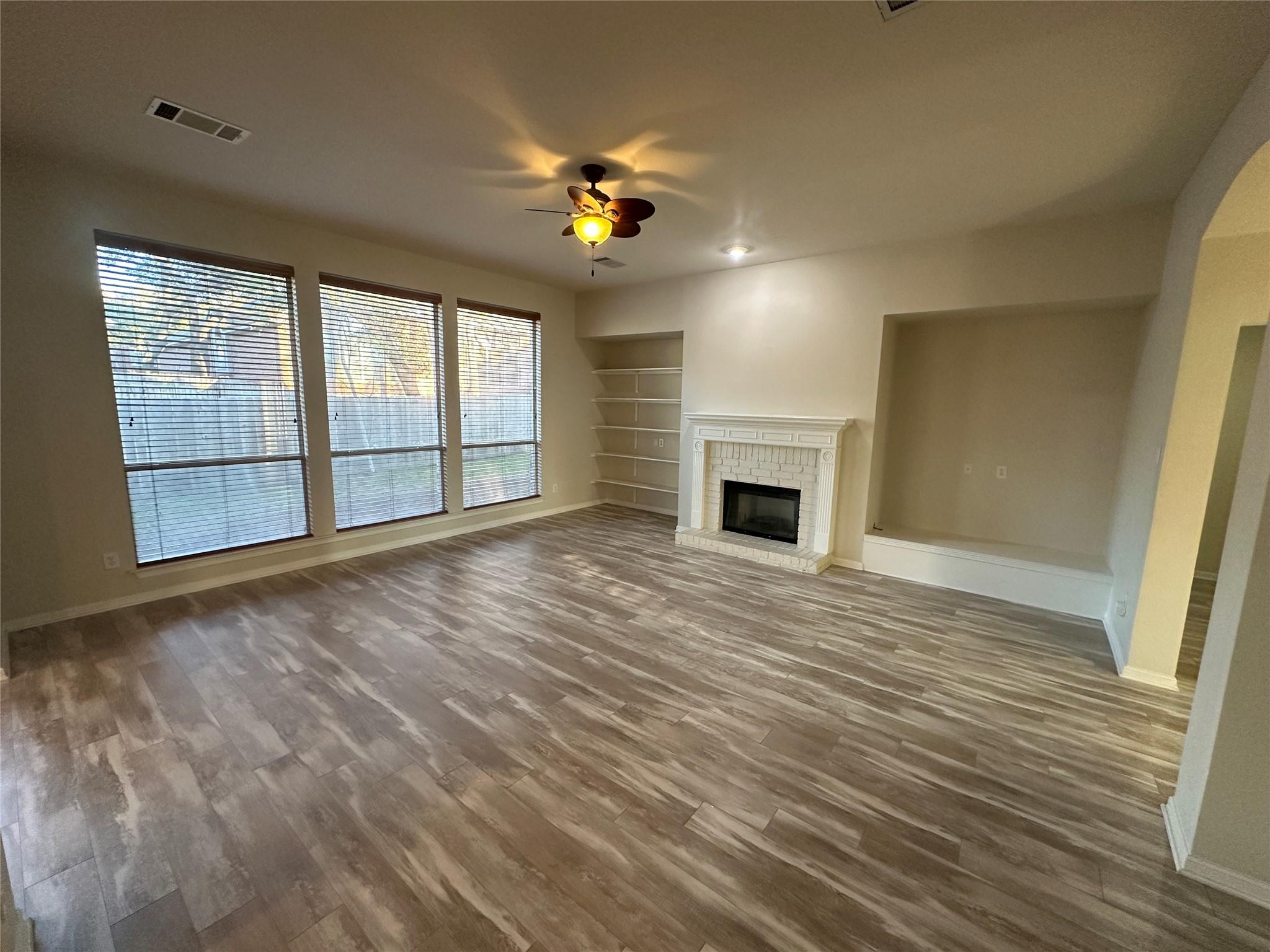 2745 Lake Forest Dr, Round Rock, TX 78665