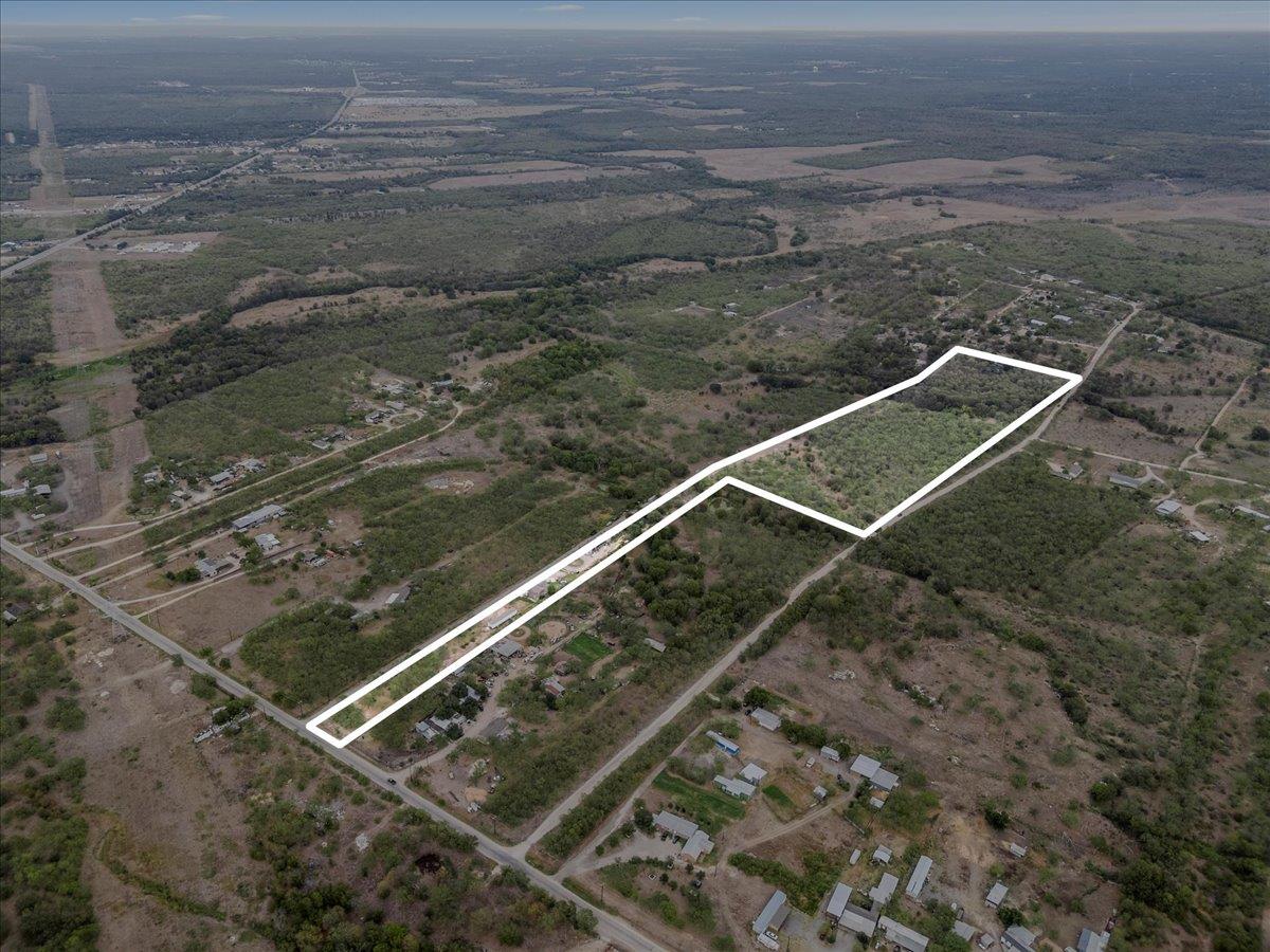 211 Caldwell Rd, Dale, TX 78616