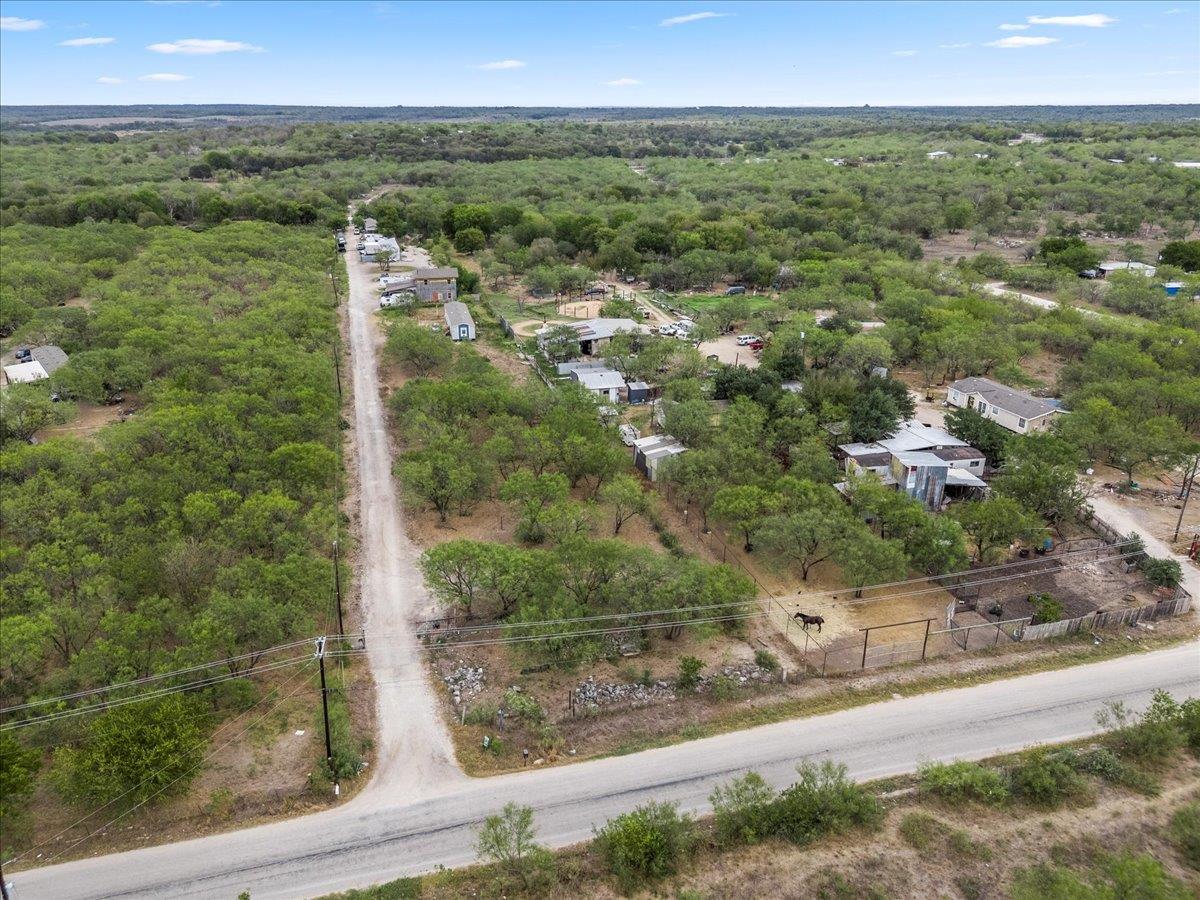 211 Caldwell Rd, Dale, TX 78616