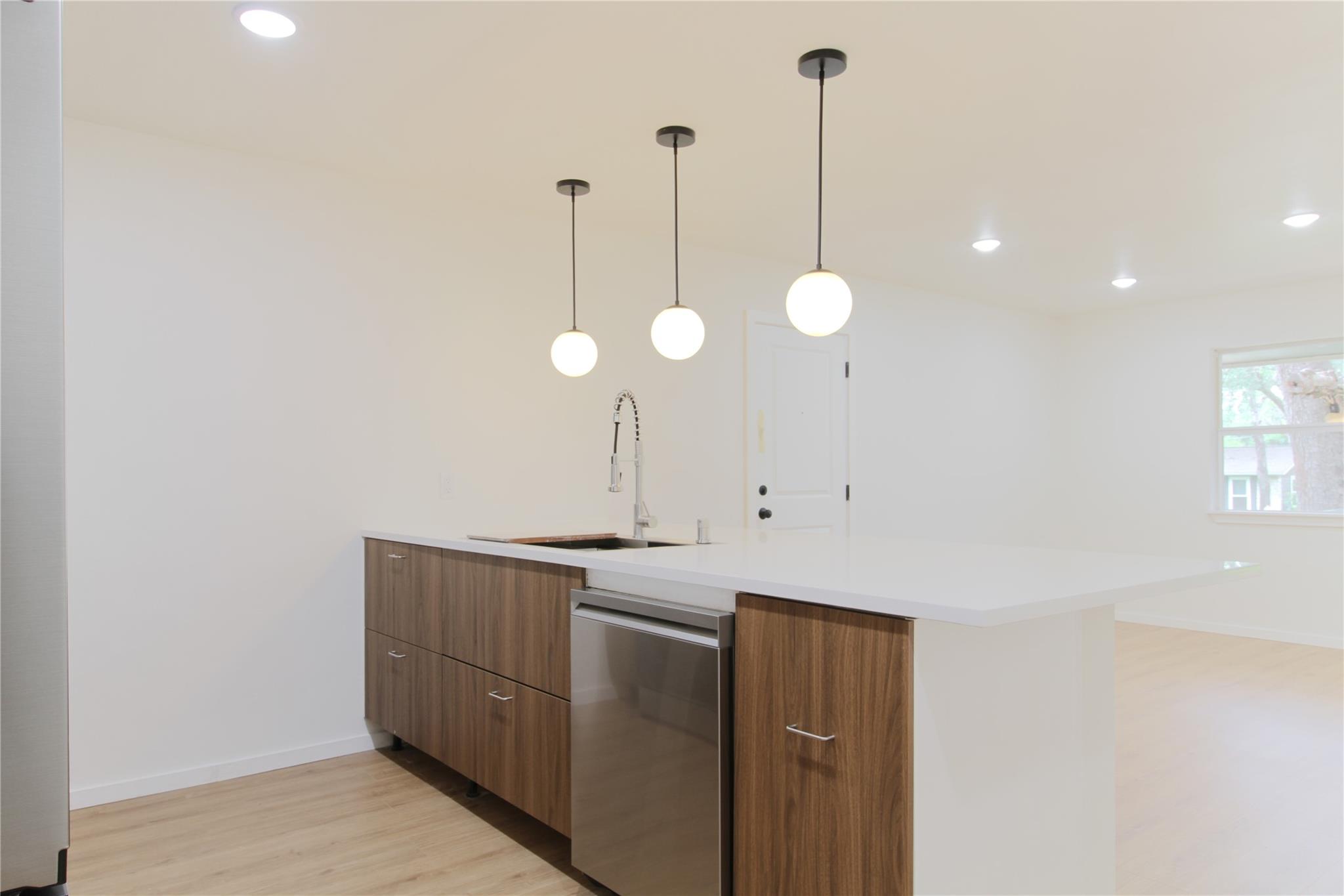 305 ROWLAND Dr, Austin, TX 78745