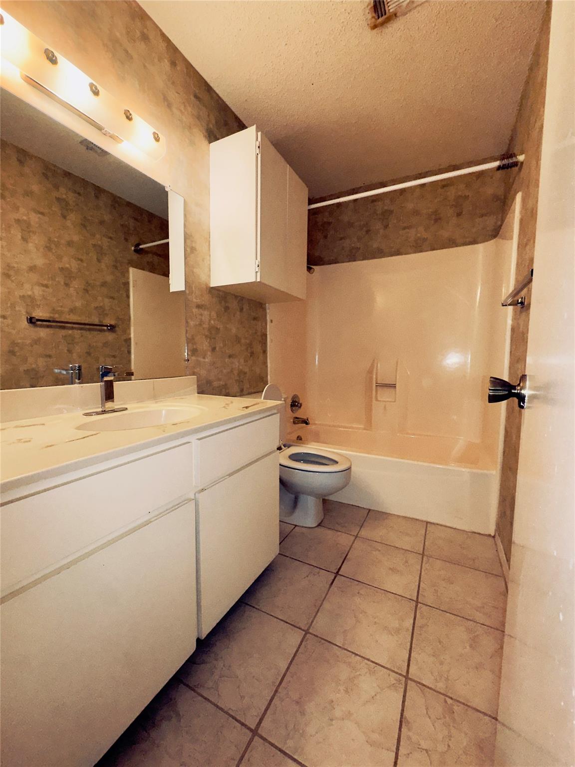 1202 Hi Stirrup # 409, Horseshoe Bay, TX 78657