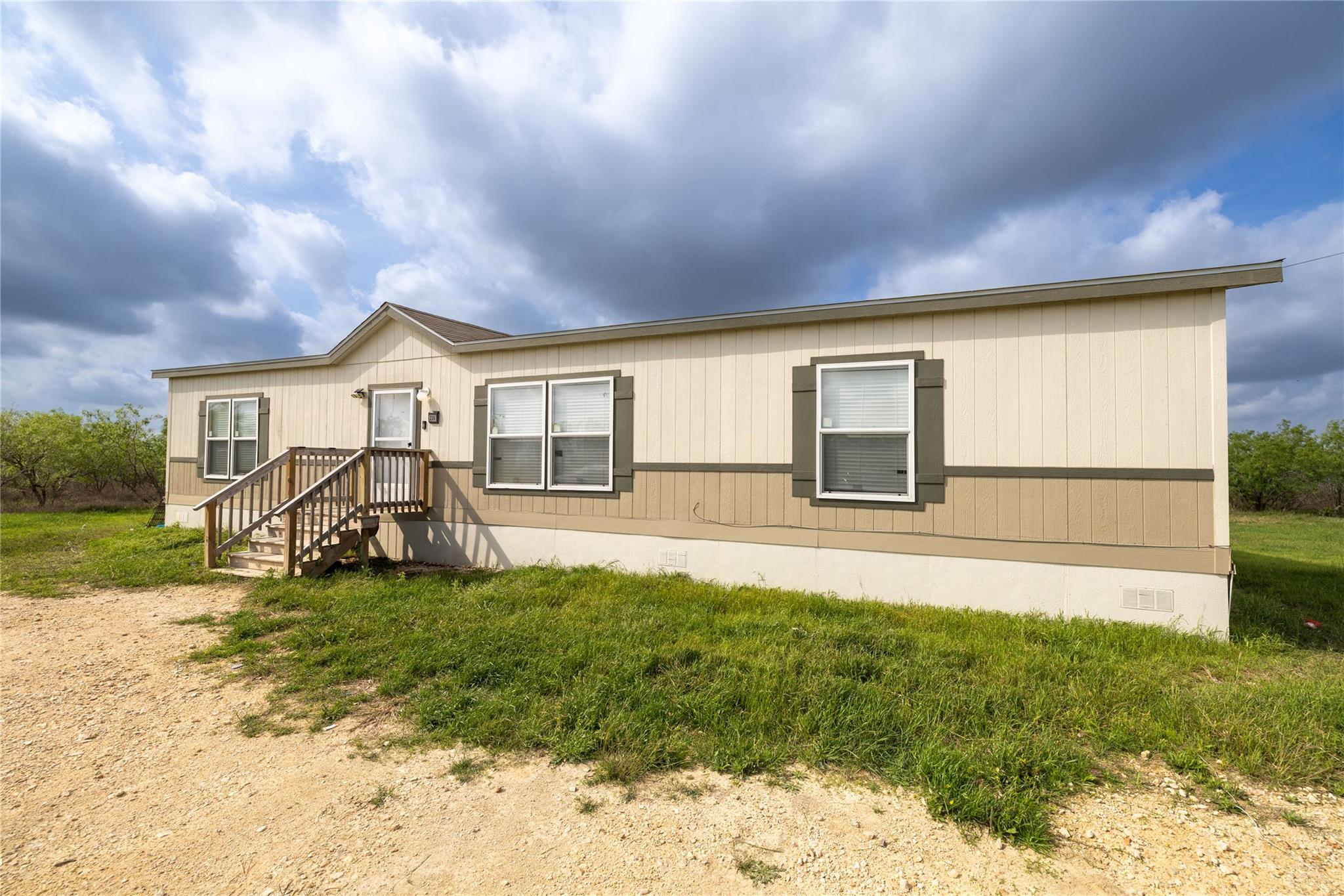 230 Sunkist Dr, Lockhart, TX 78644