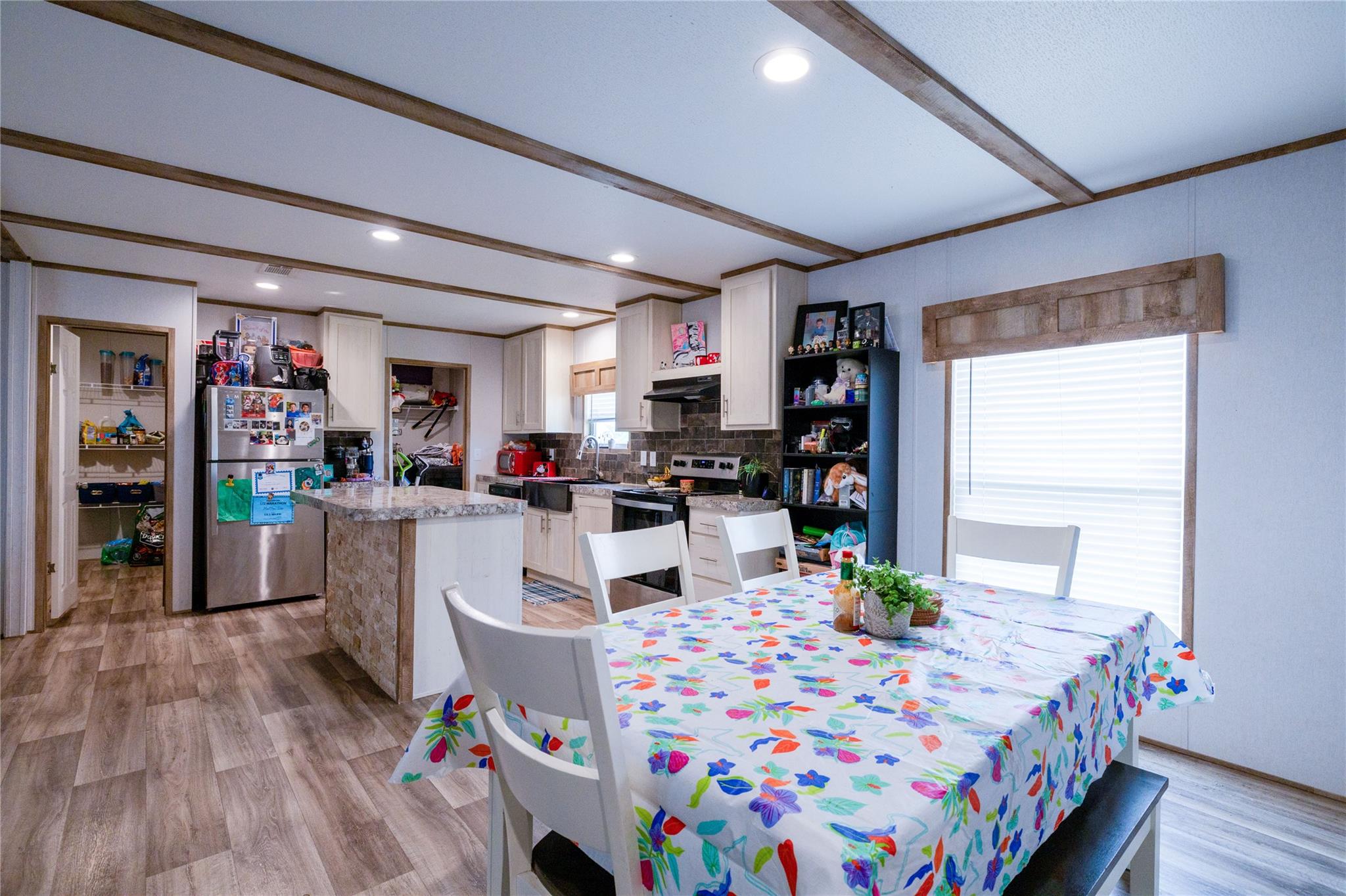 230 Sunkist Dr, Lockhart, TX 78644