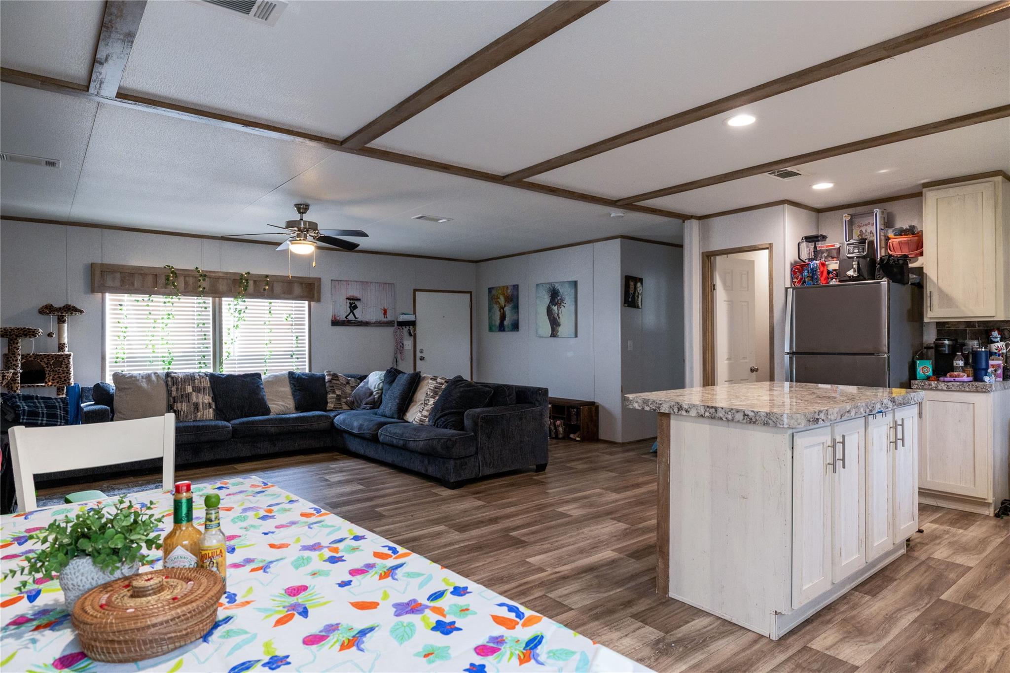 230 Sunkist Dr, Lockhart, TX 78644