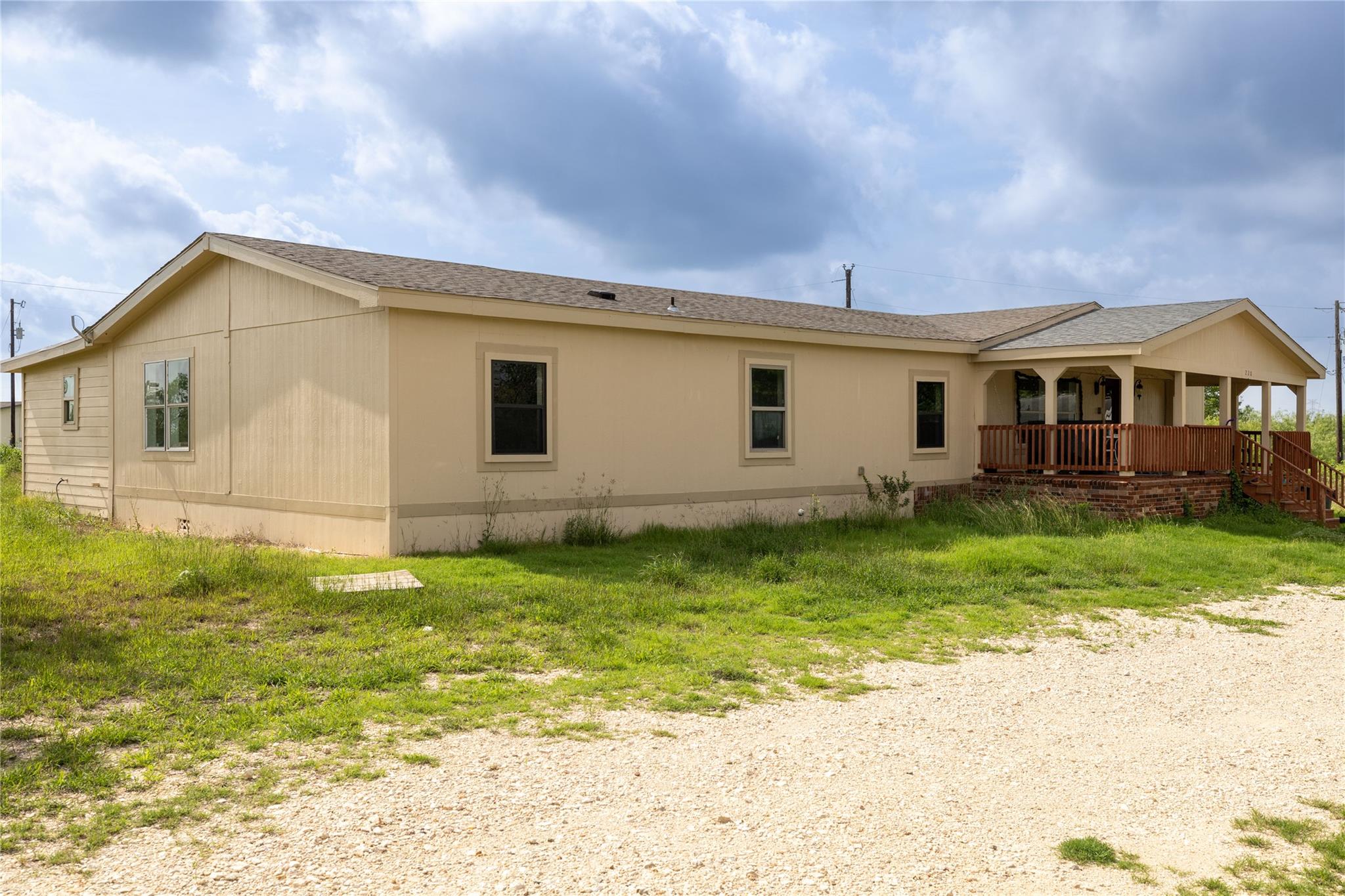 230 Sunkist Dr, Lockhart, TX 78644