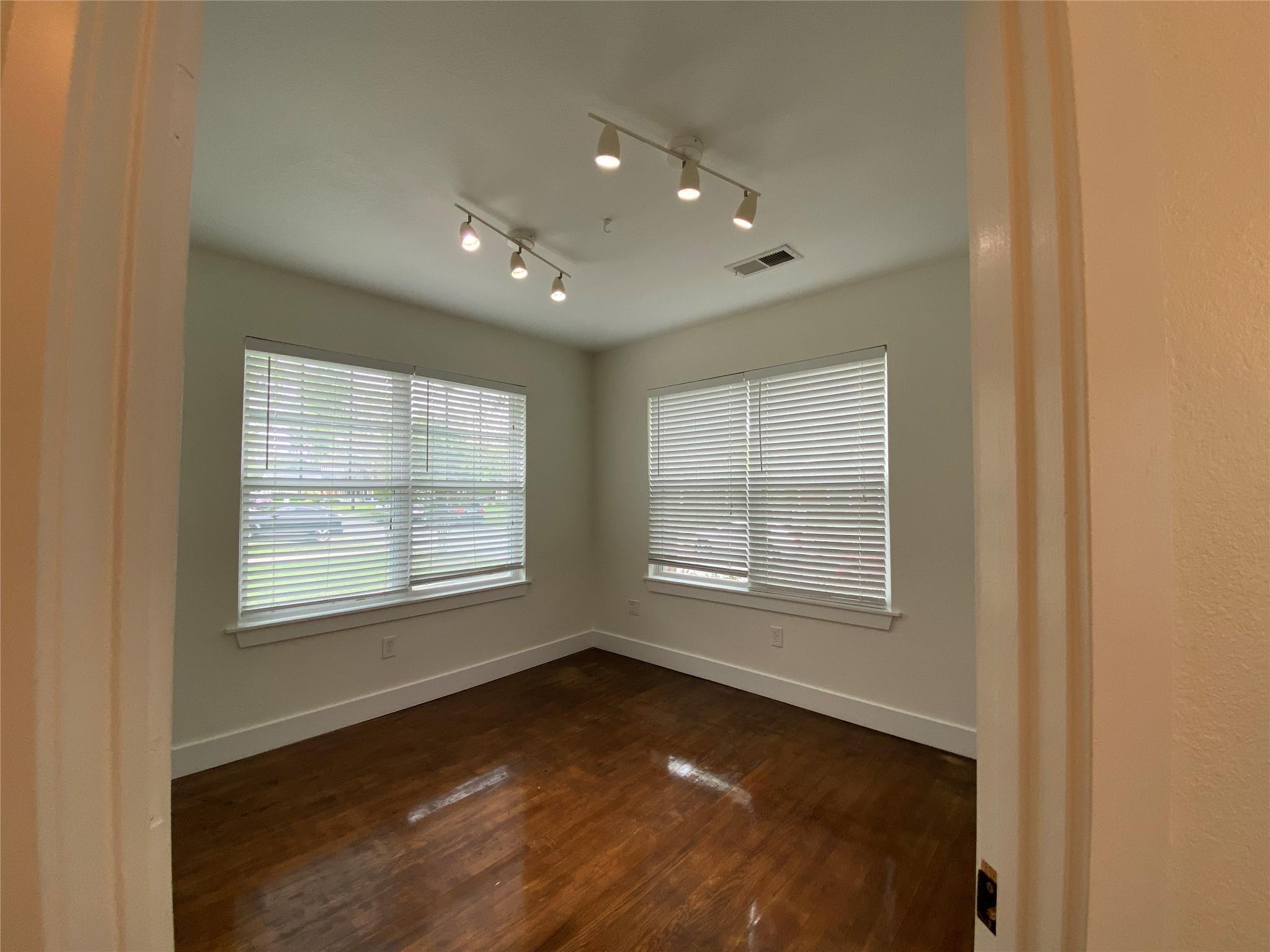 1005 S Rock St, Georgetown, TX 78626