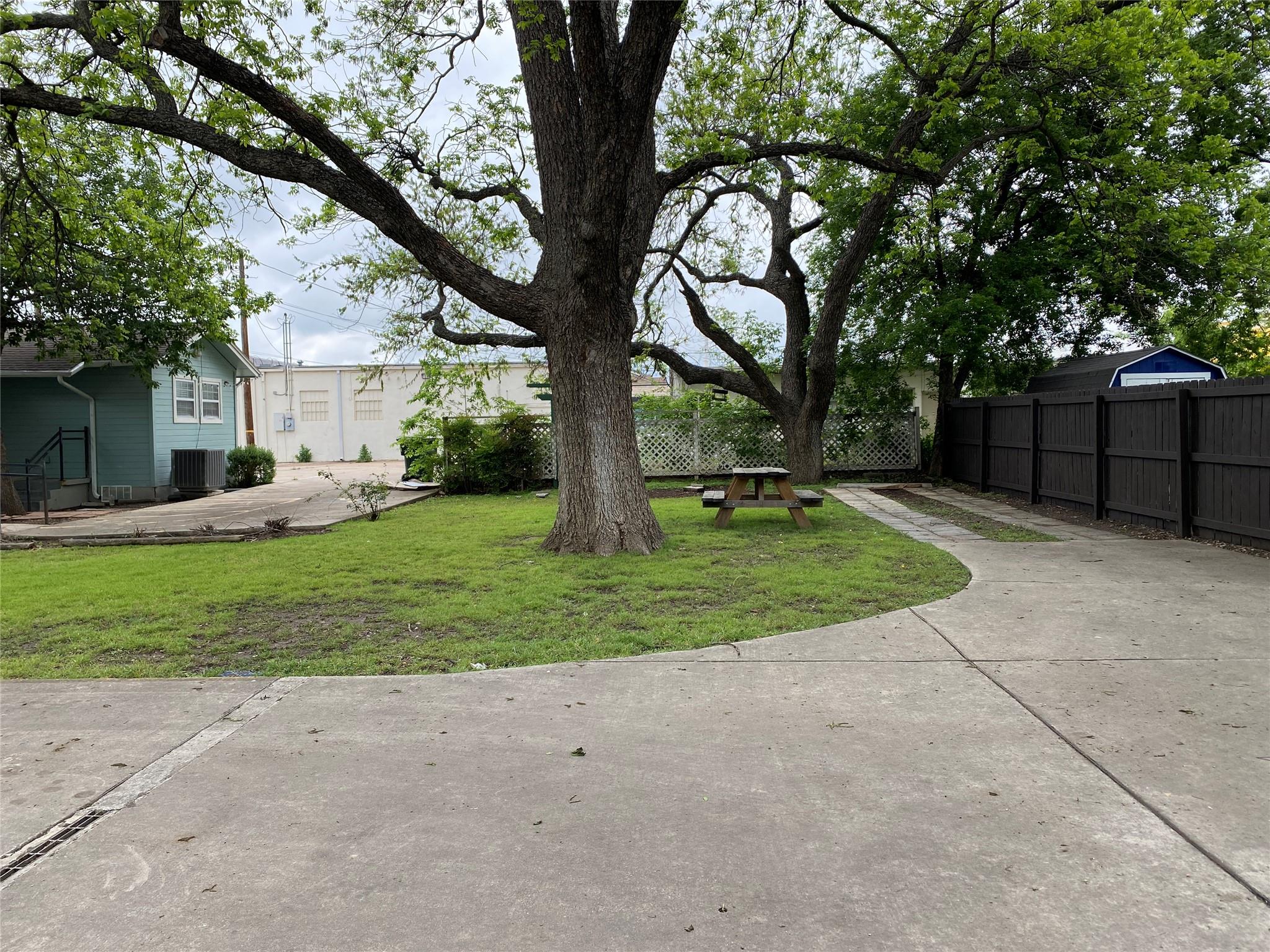 1005 S Rock St, Georgetown, TX 78626