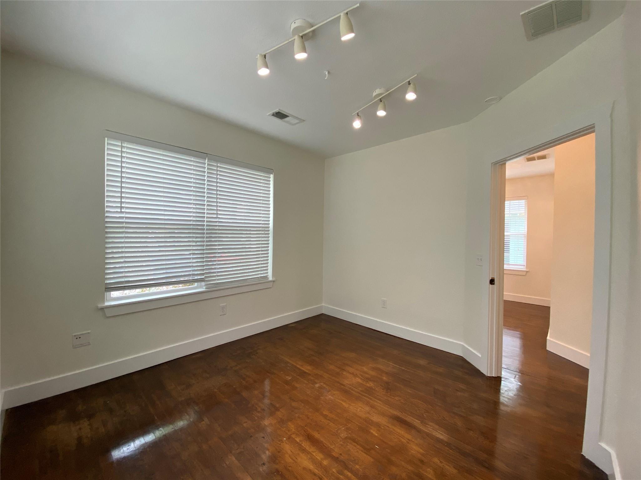 1005 S Rock St, Georgetown, TX 78626