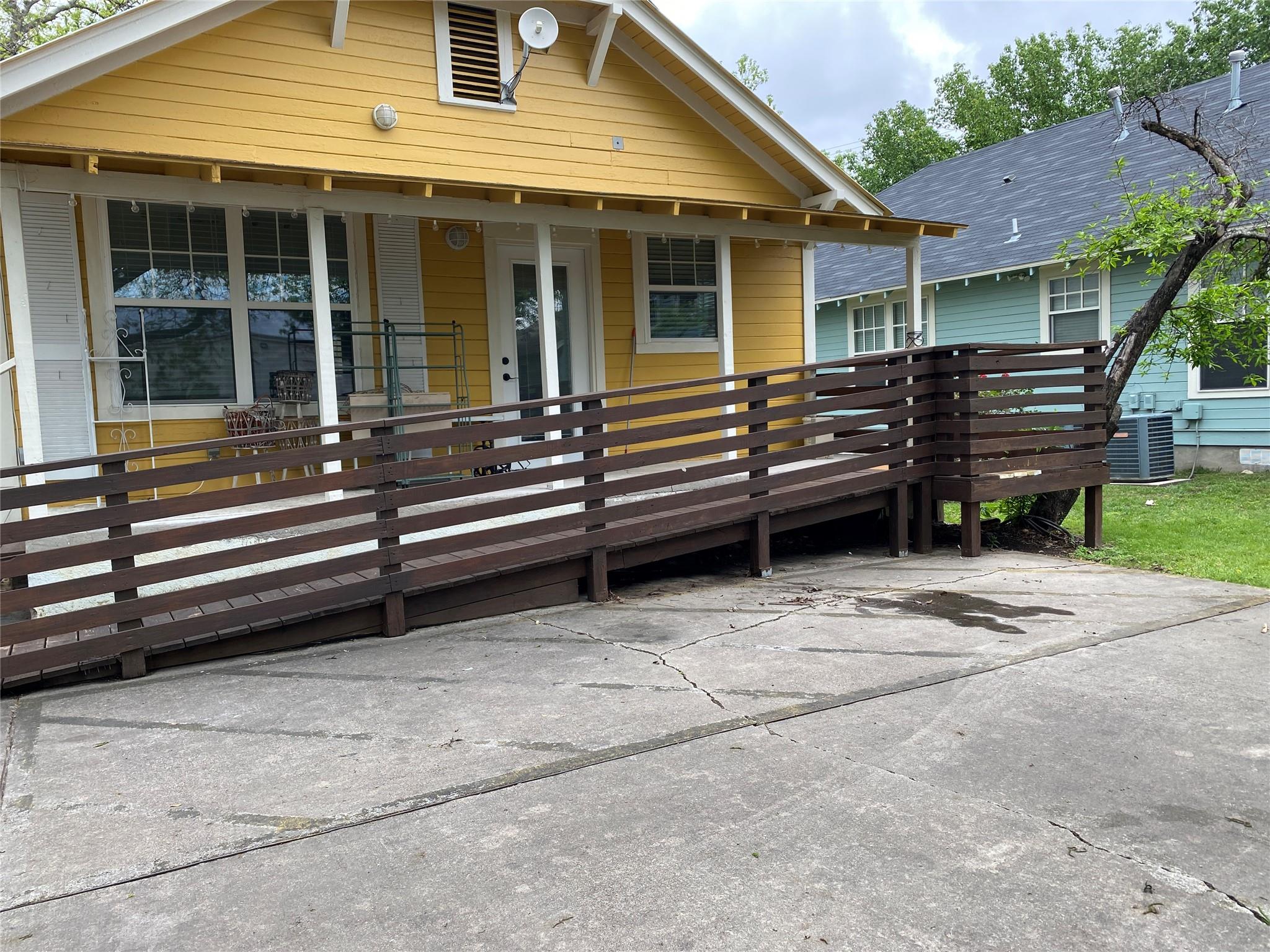 1005 S Rock St, Georgetown, TX 78626