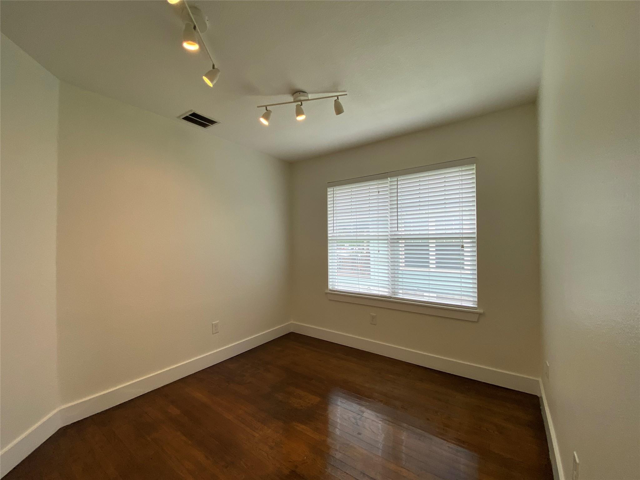 1005 S Rock St, Georgetown, TX 78626